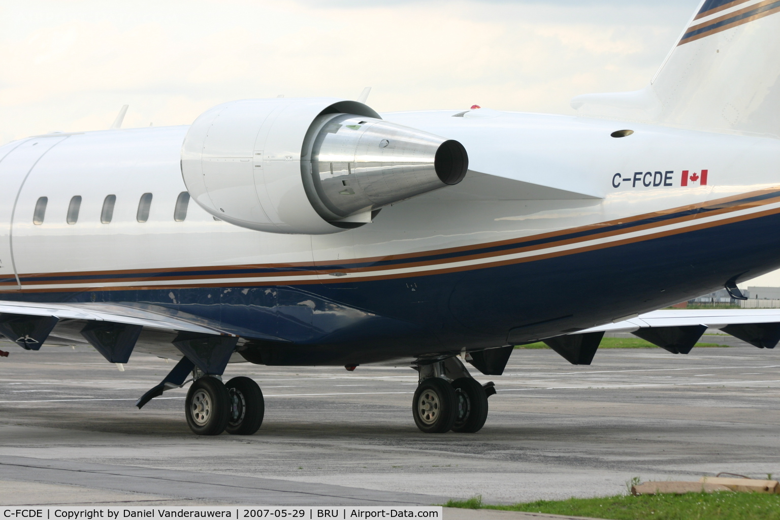 C-FCDE, 1998 Bombardier Challenger 604 (CL-600-2B16) C/N 5392, on a cloudy day