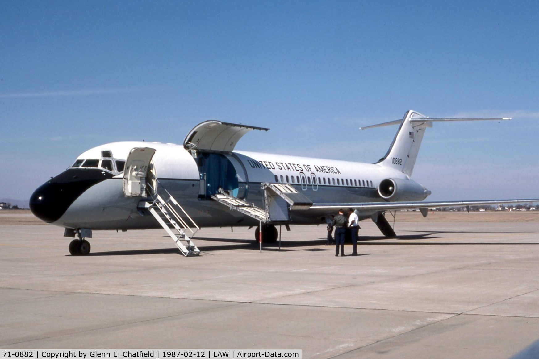 71-0882, 1971 McDonnell Douglas C-9A Nightingale C/N 47541/670, C-9A just finished loading