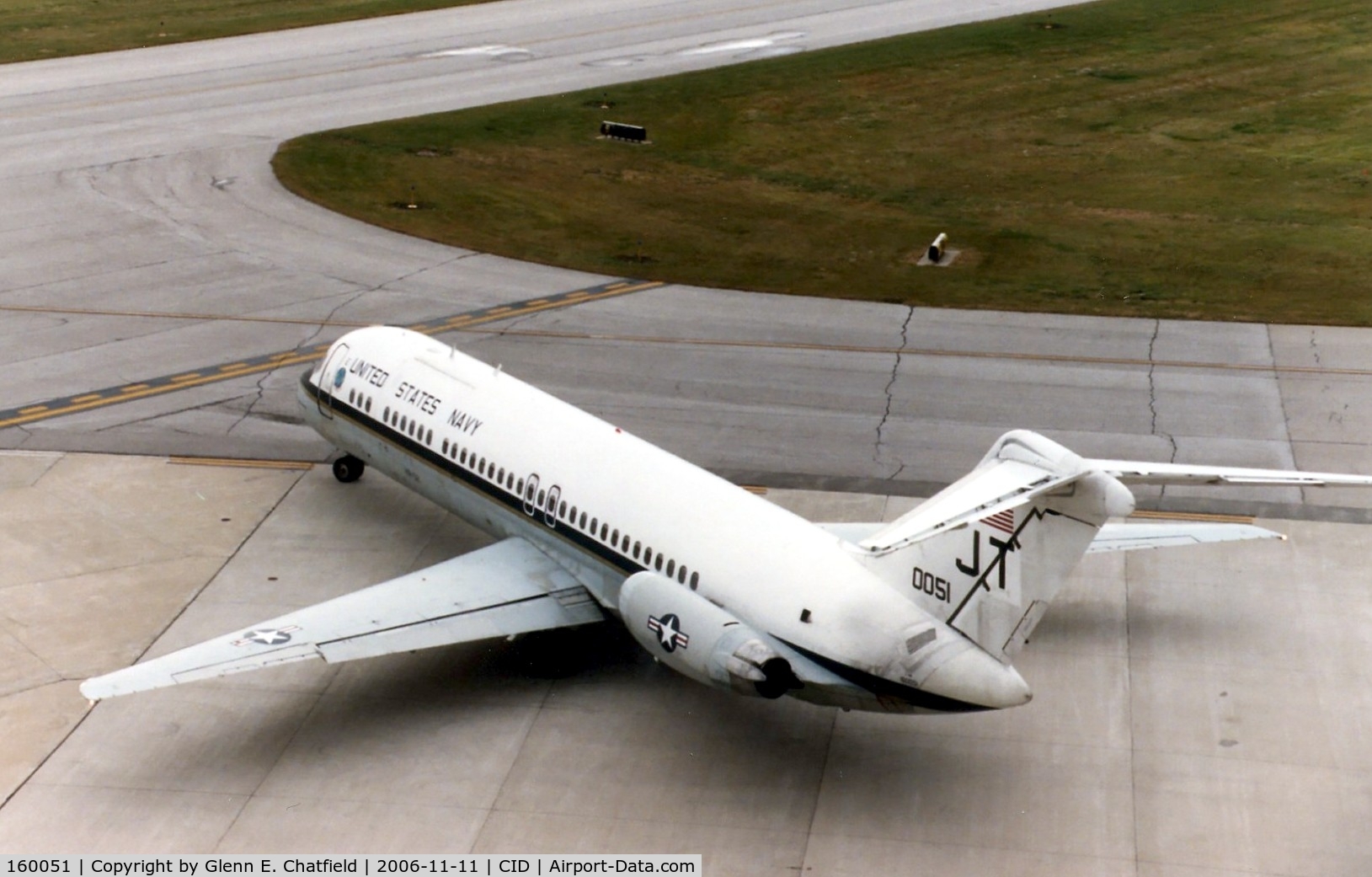160051, 1976 McDonnell Douglas C-9B Skytrain II C/N 47700, C-9B taxiing to runway 27 for departure