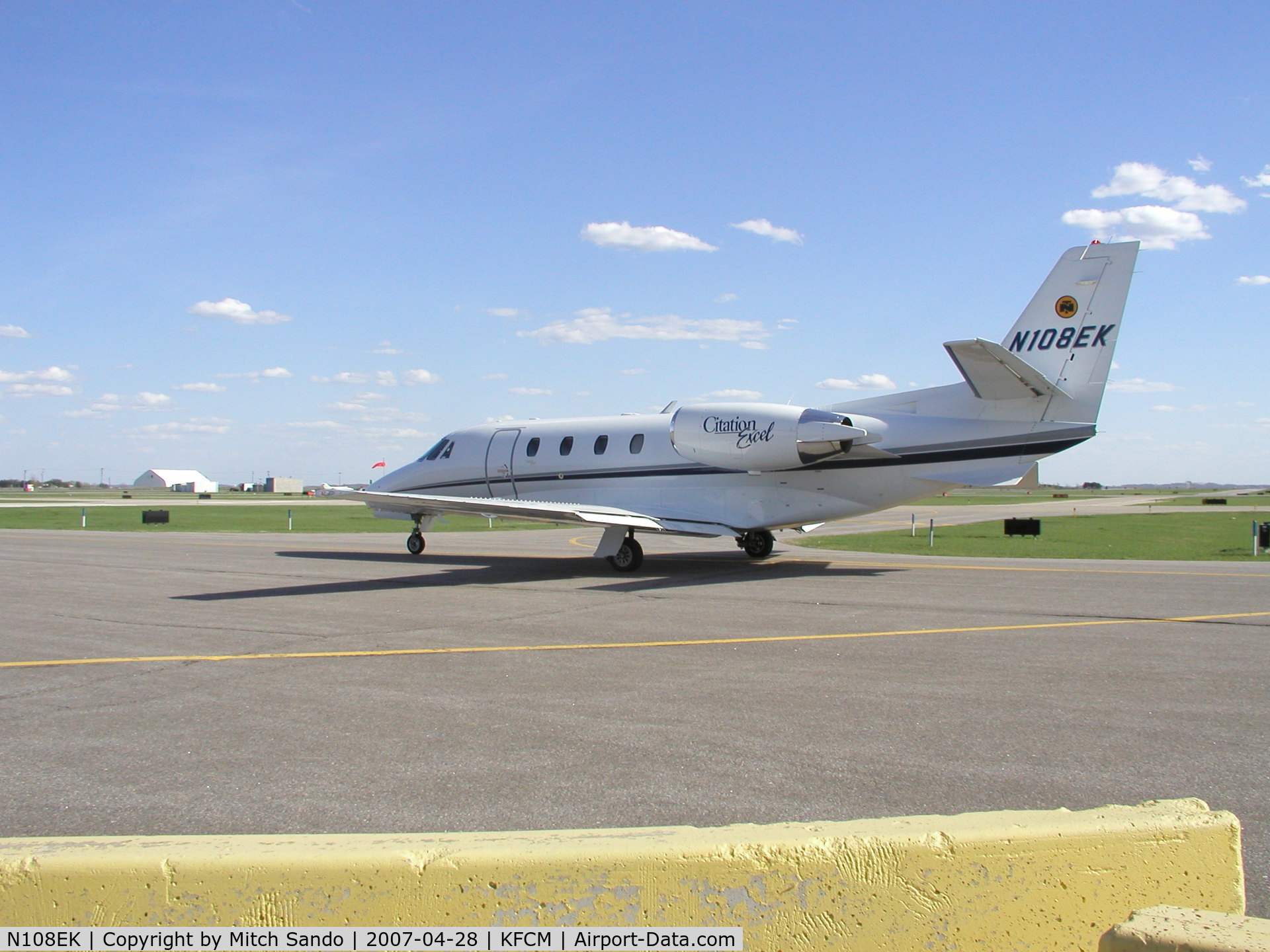 N108EK, 1999 Cessna 560 Citation Excel C/N 560-5032, Taxiing to Elliott Aviation after arriving from Fort Myers (RSW).