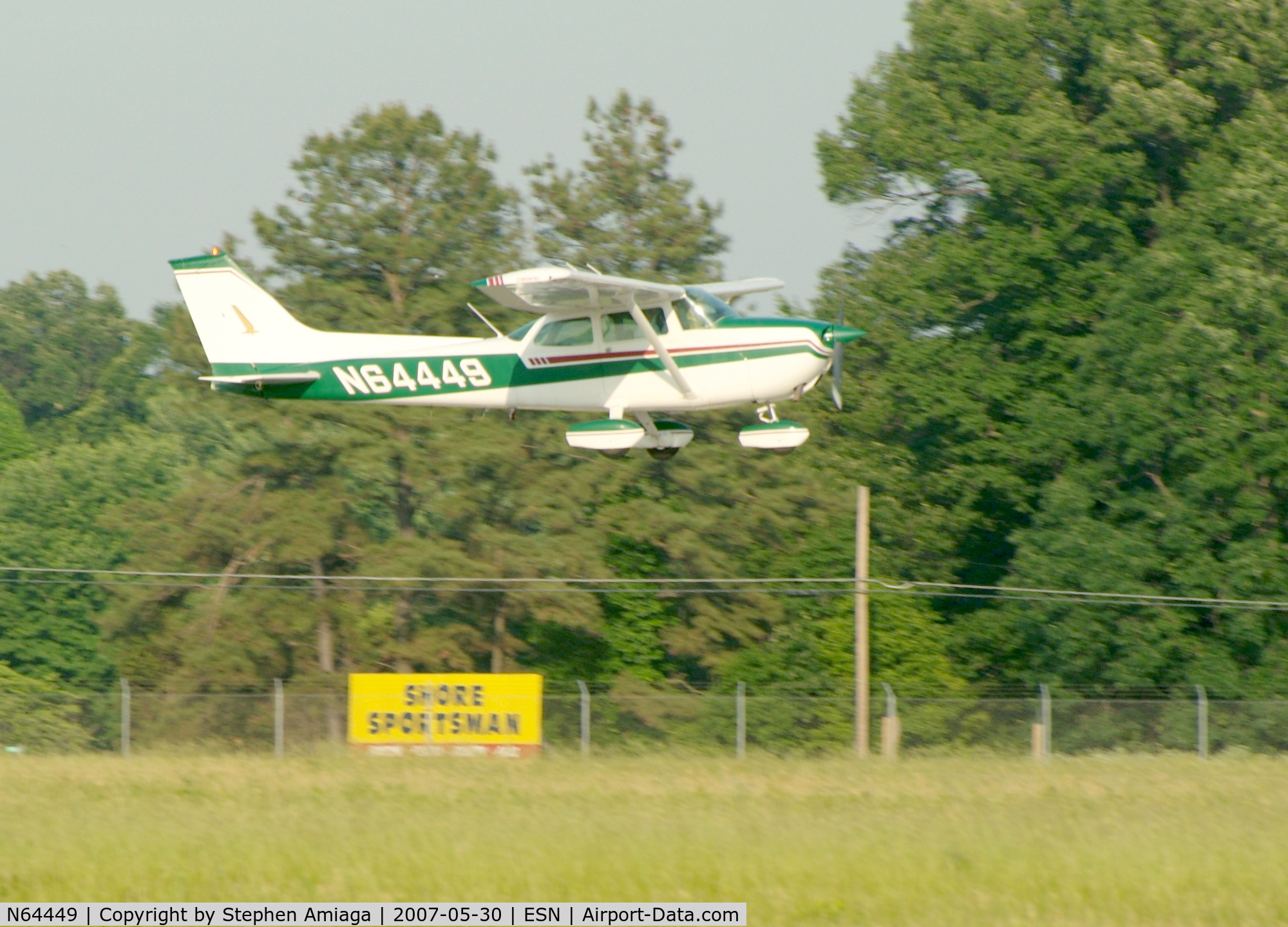 N64449, 1975 Cessna 172M C/N 17265236, Skyhawk on final 22