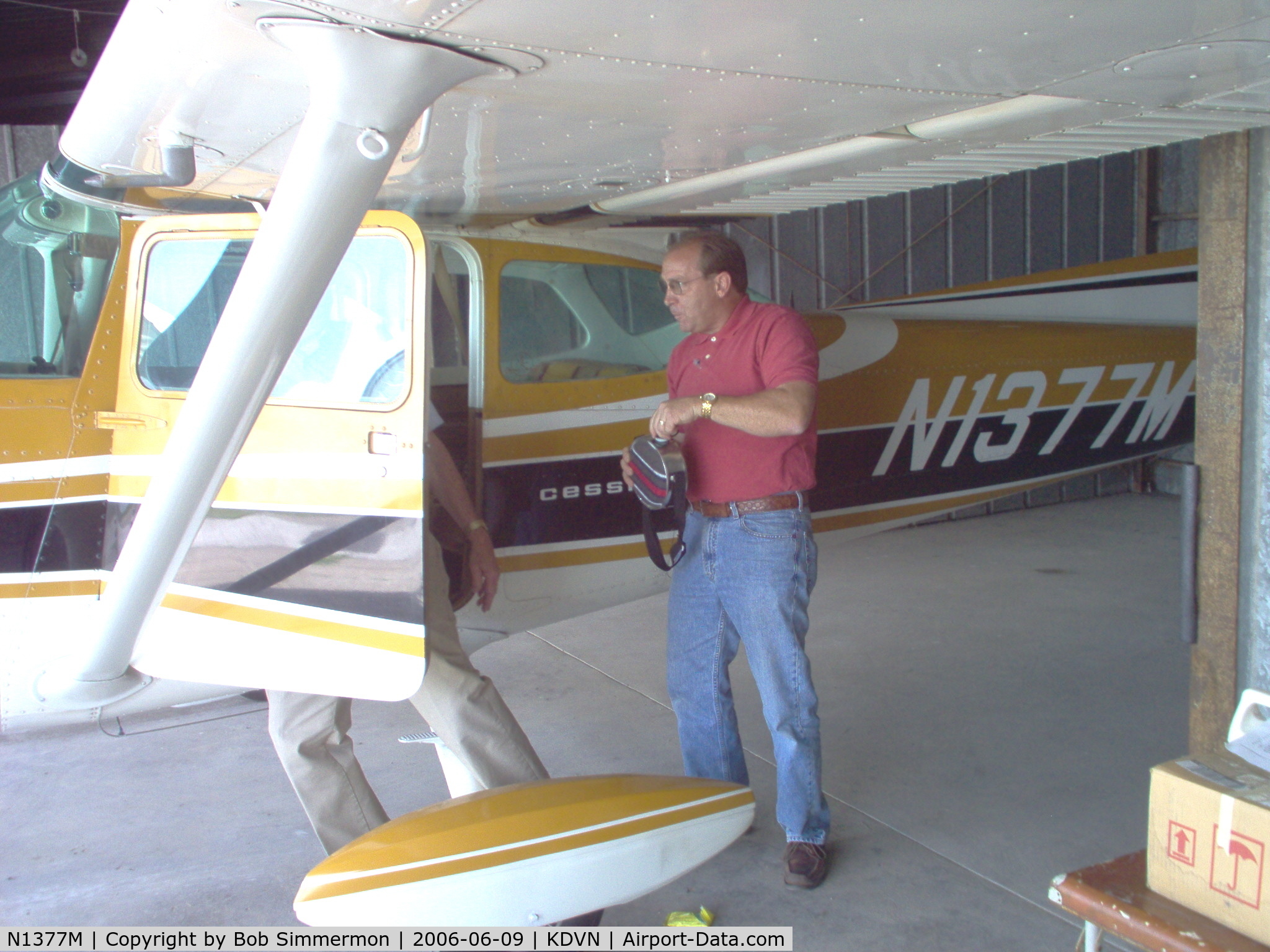 N1377M, 1972 Cessna 172L C/N 17260577, Giving her a look