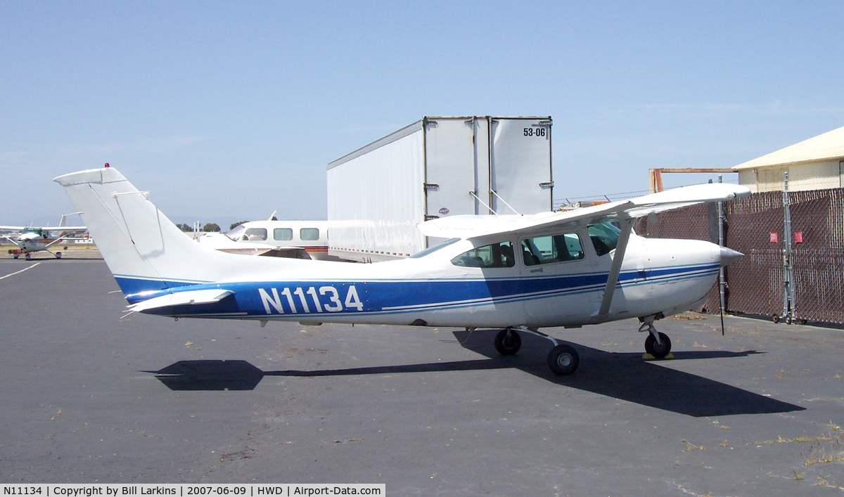 N11134, Cessna R182 Skylane RG C/N R18201945, Visitor