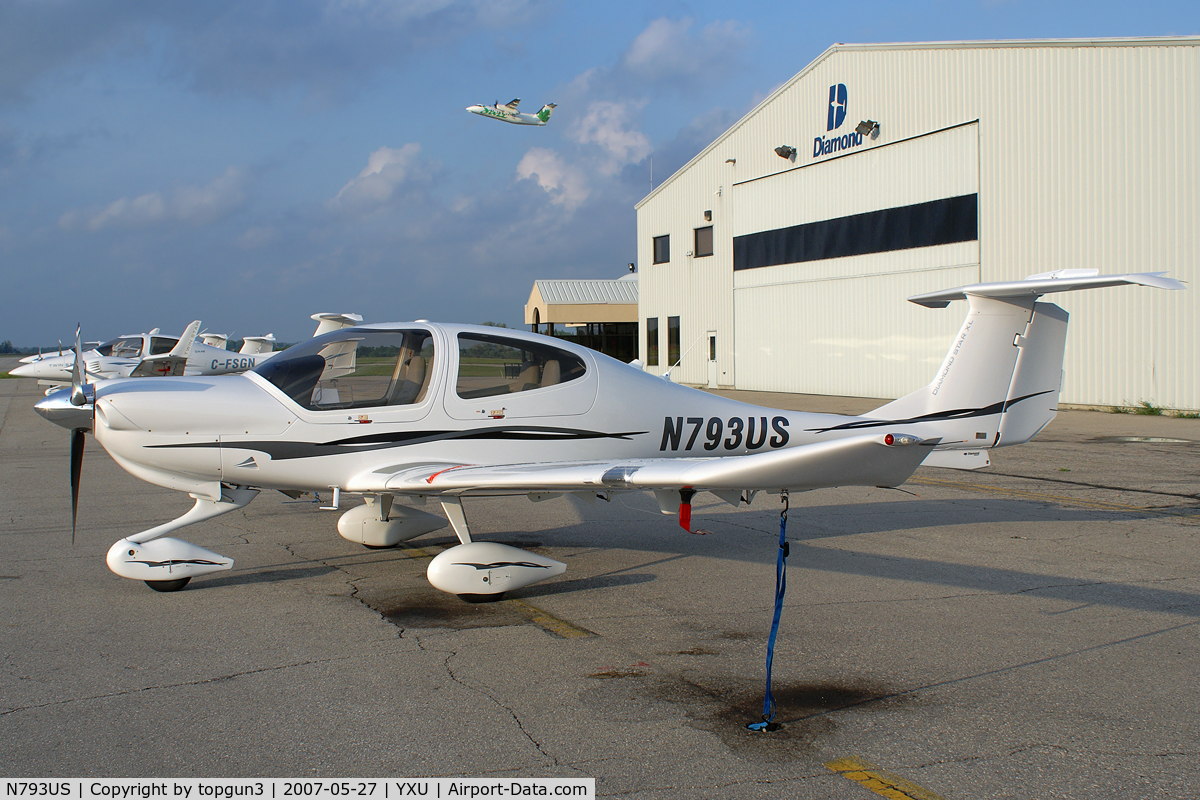 N793US, 2007 Diamond DA-40 Diamond Star C/N 40.793, Parked in front of Diamond Flight Centre