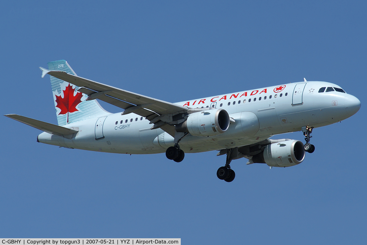 C-GBHY, 1998 Airbus A319-114 C/N 800, Short final for RWY05.