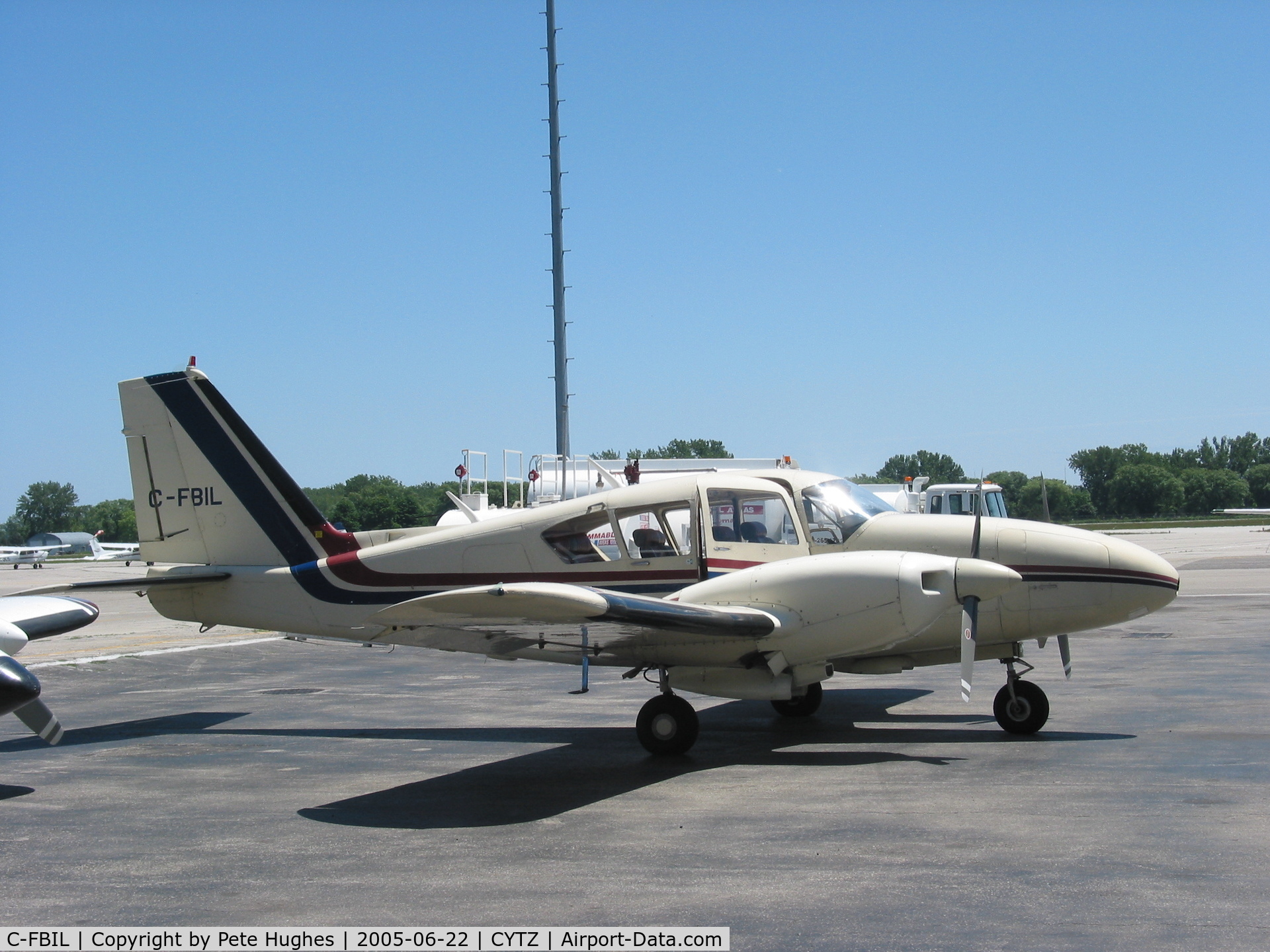 C-FBIL, 1968 Piper PA-23-250 Aztec D C/N 27-3975, Aztec at Toronto Island
