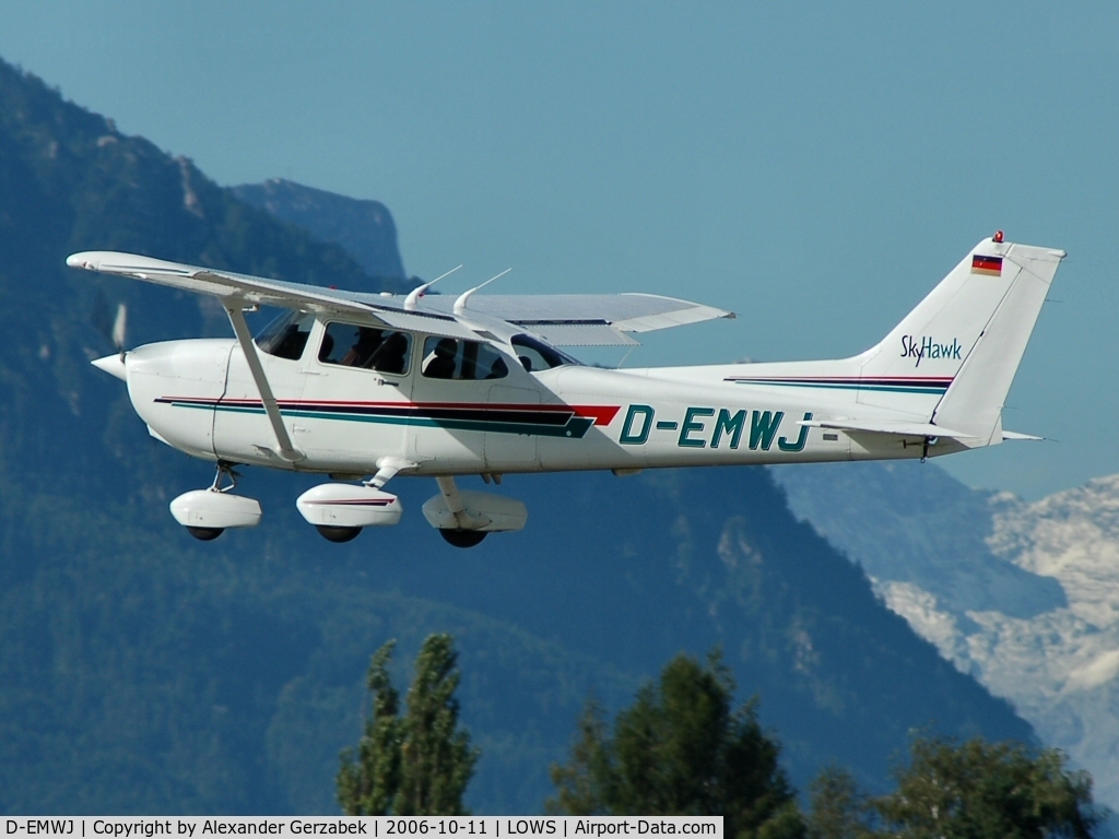 D-EMWJ, 2001 Cessna 172R C/N 17280986, climbing after take-off runway 16