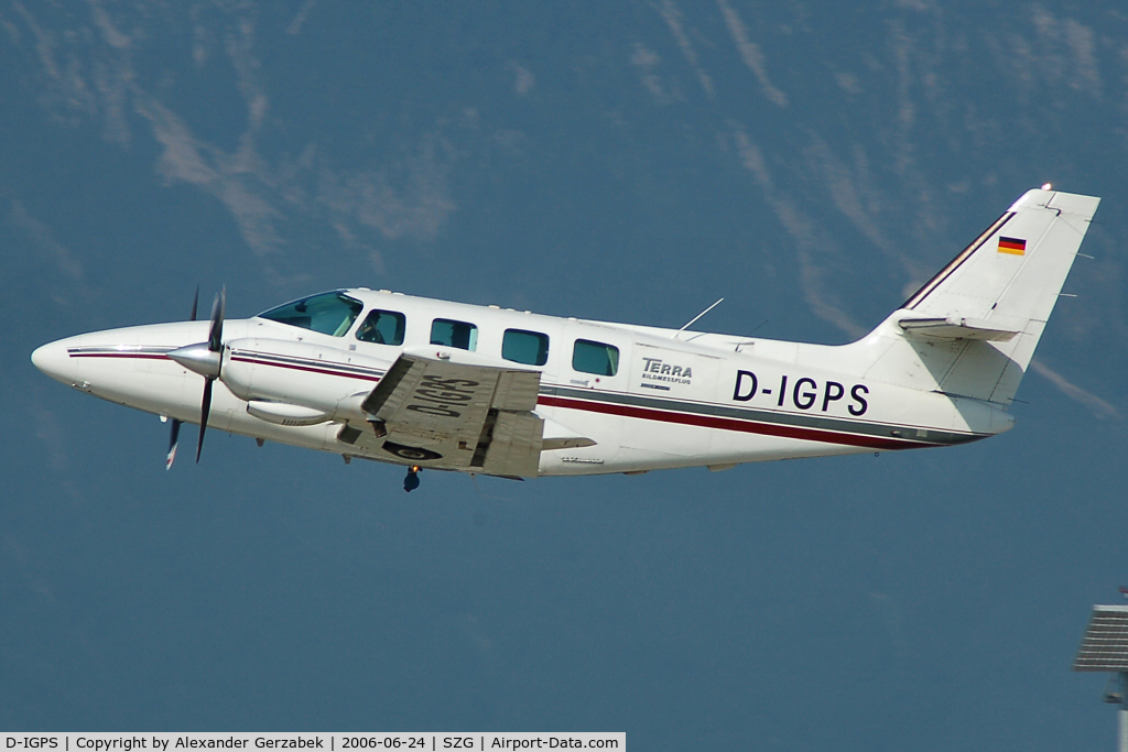 D-IGPS, 1994 Cessna T303 Crusader C/N T30300308, climbing after take-off runway 16