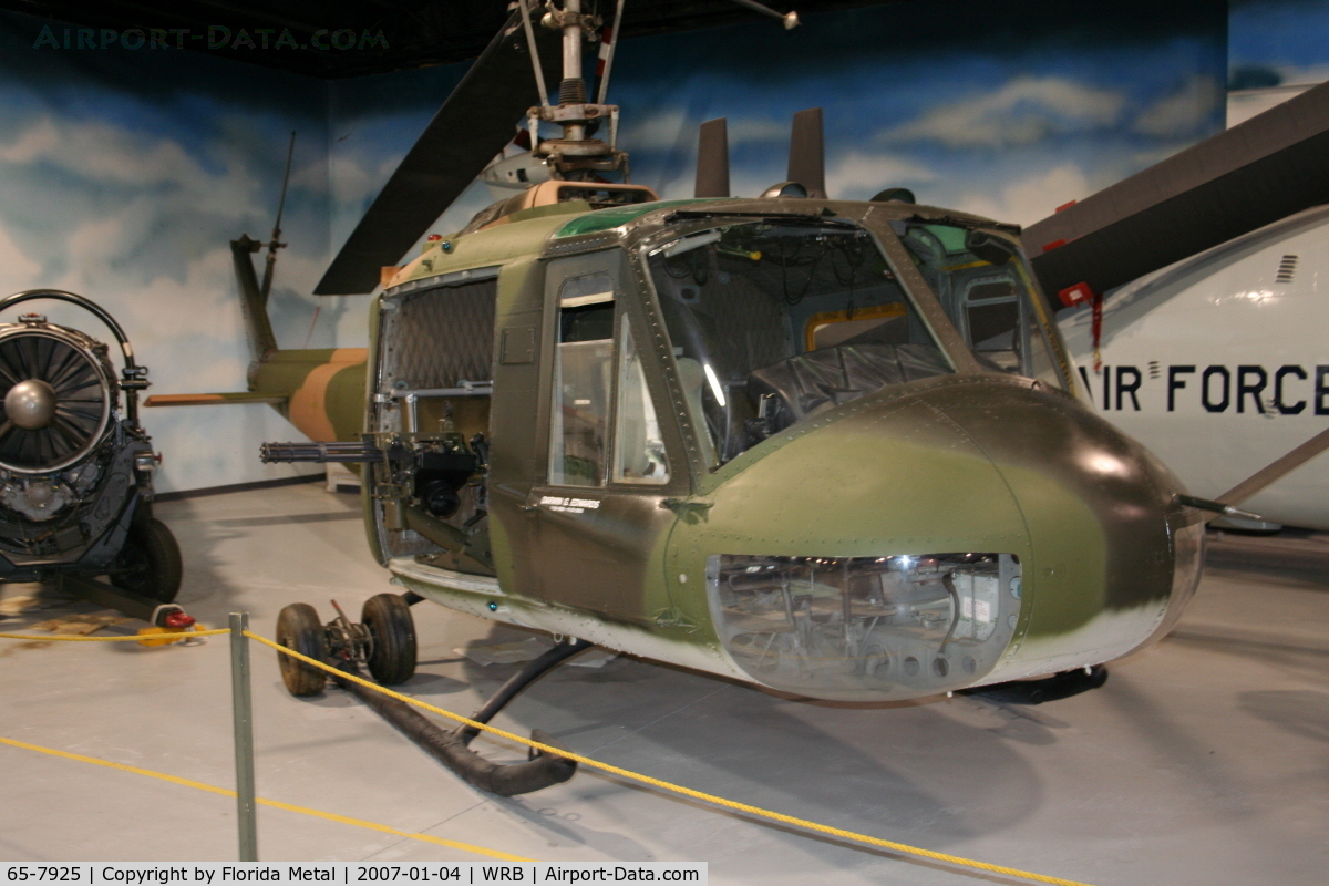 65-7925, 1965 Bell UH-1P Iroquois C/N 7066, UH-1