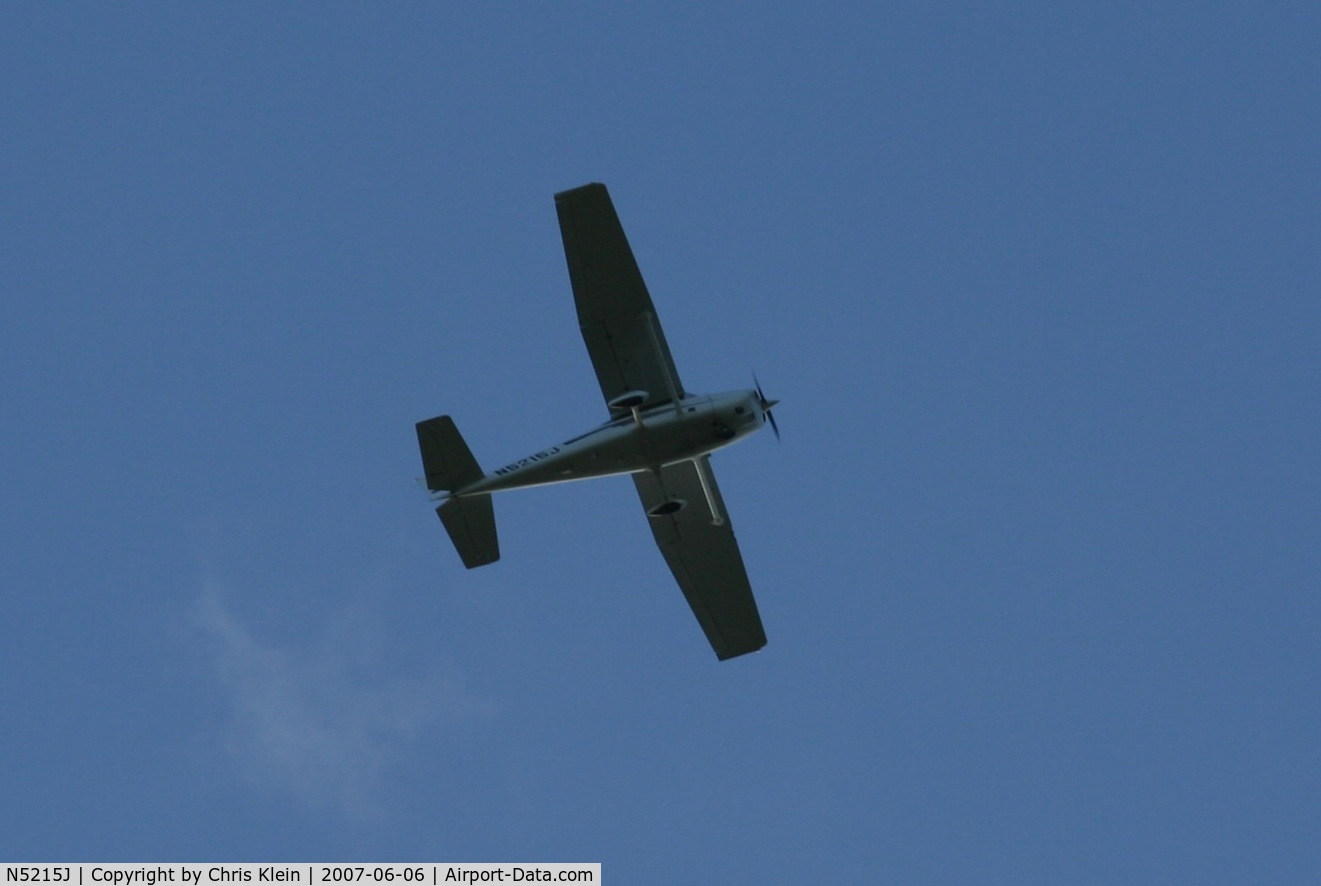 N5215J, Cessna 172S C/N 172S9128, Cessna 172S caught flying overhead in Wilton, CT