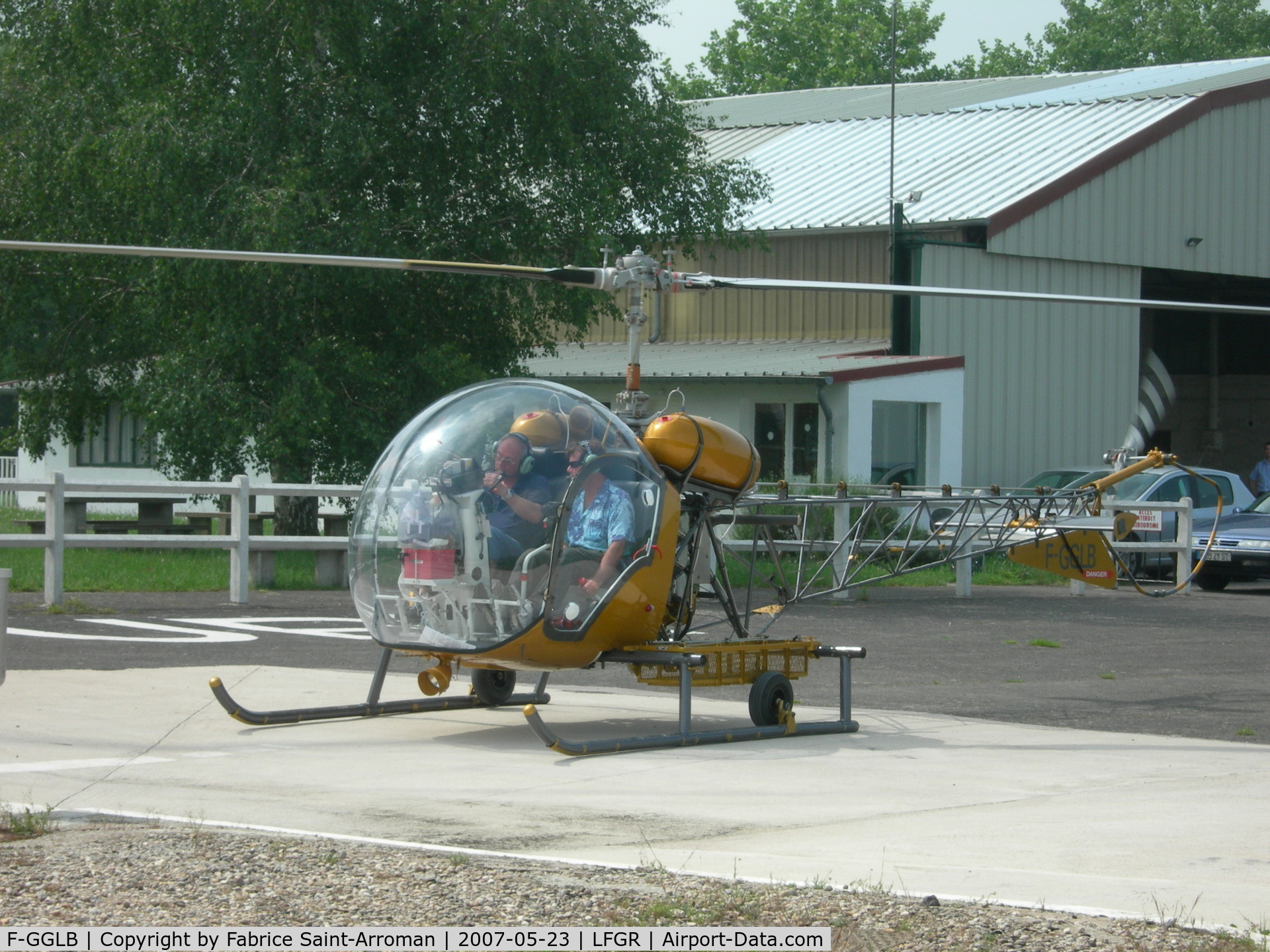 F-GGLB, Bell 47G-2 C/N 1056, just before fueling up in Doncourt.