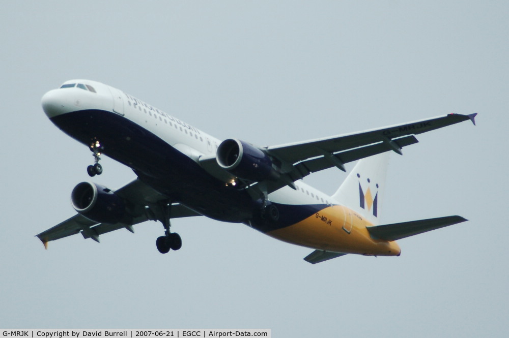 G-MRJK, 1999 Airbus A320-214 C/N 1081, Monarch - Landing