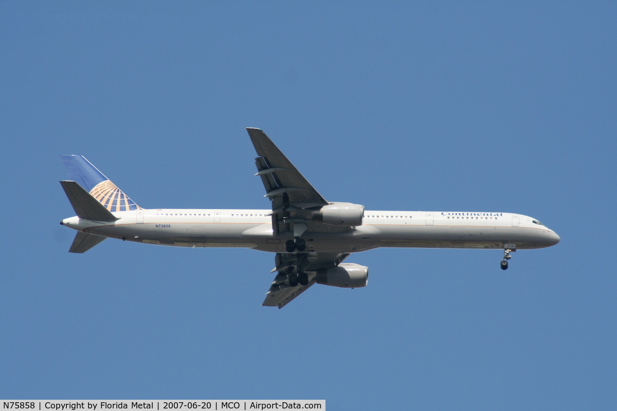 N75858, 2004 Boeing 757-324 C/N 32817, Continental