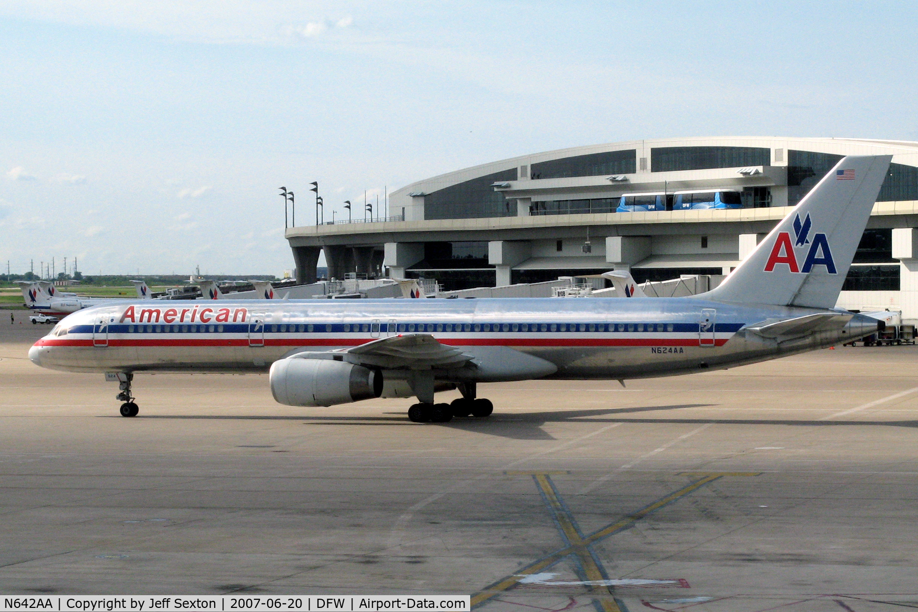 N642AA, 1991 Boeing 757-223 C/N 24600, Taxiing out from Dallas/Fort Worth Terminal D