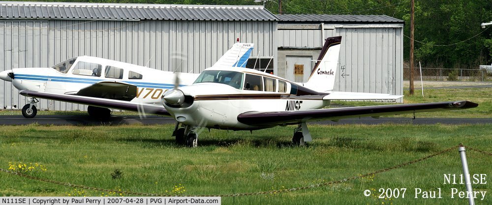 N111SE, 1966 Piper PA-24-260 Comanche B C/N 24-4462, Off the taxiway and onto the grass