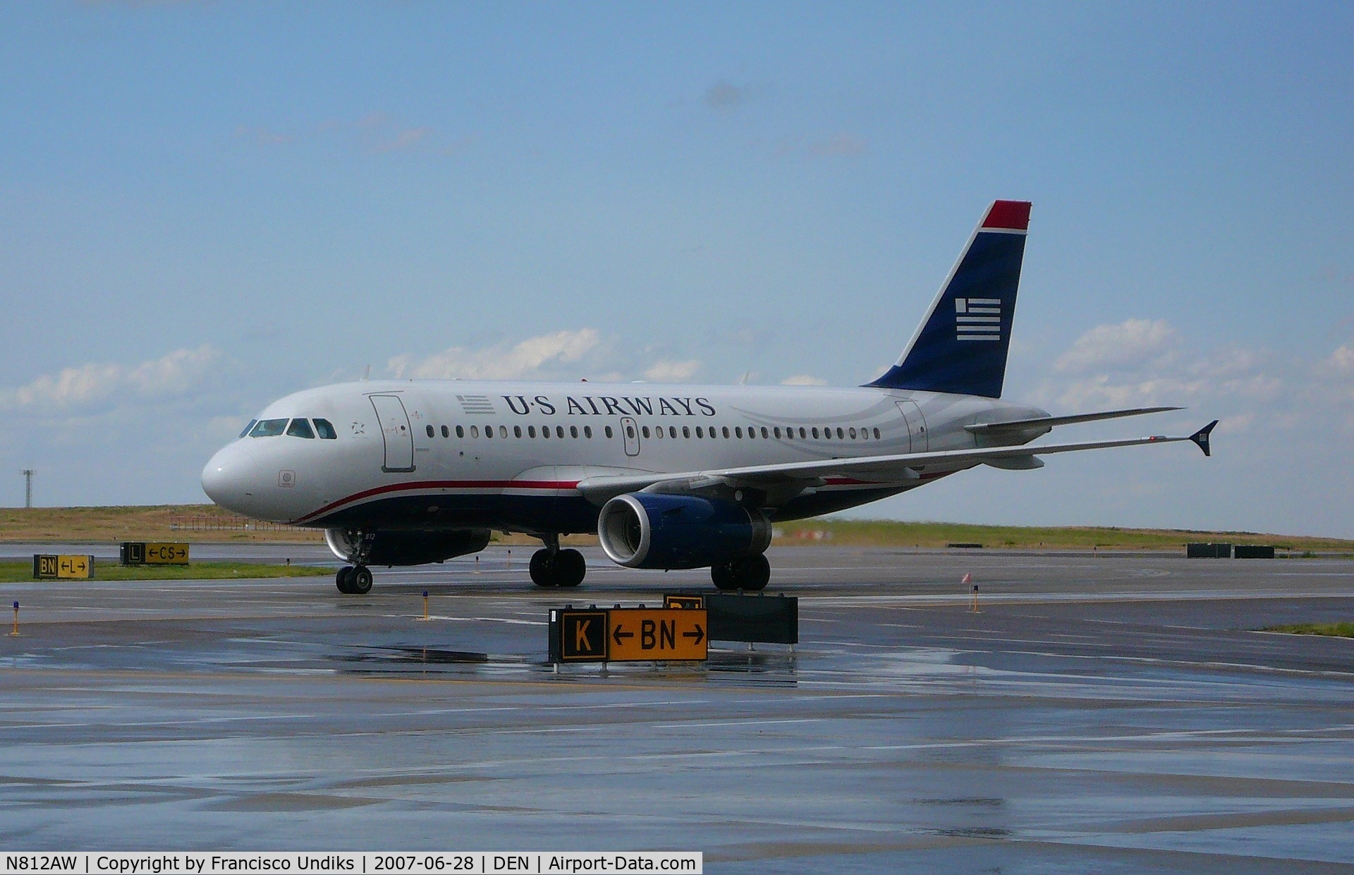 N812AW, 2000 Airbus A319-132 C/N 1178, Taxiing on Bravo November westbound crossing VSR