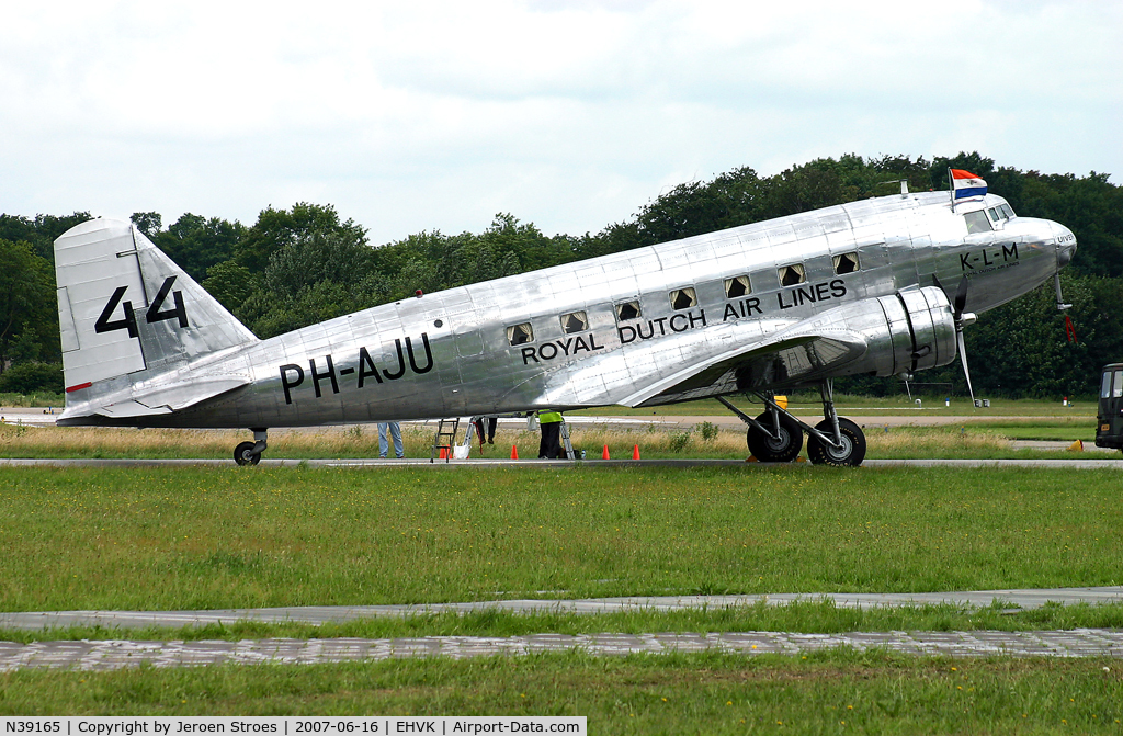 N39165, 1935 Douglas R2D-1 (DC-2) C/N 1404, The oldest flying passengers aircraft!