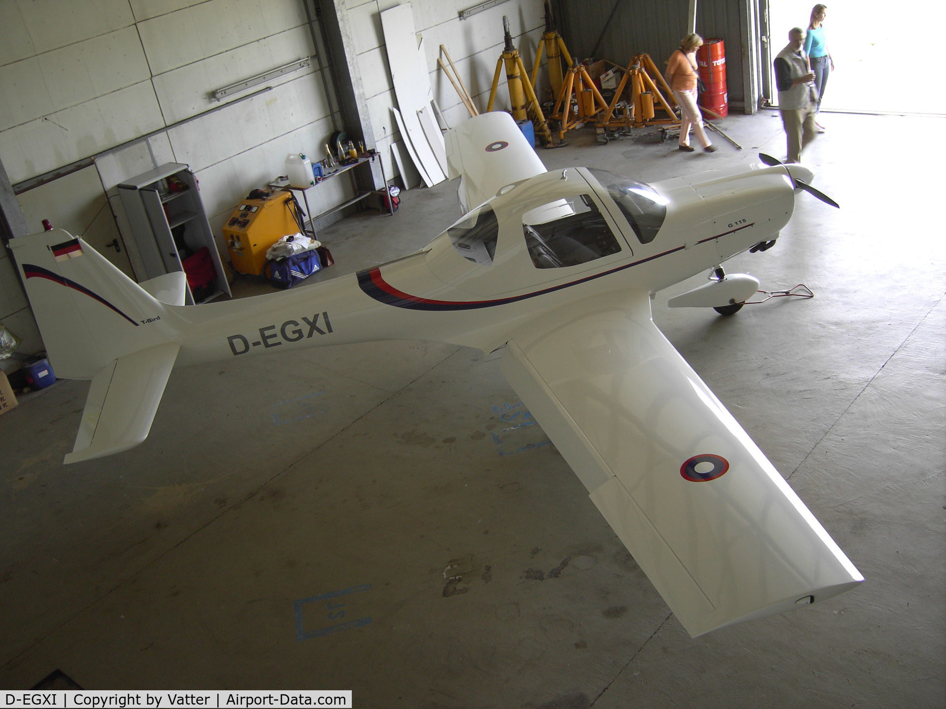 D-EGXI, 1988 Grob G-115 C/N 8029, Hangar