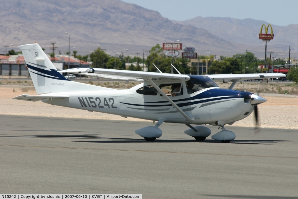 N15242, 2005 Cessna 182T Skylane C/N 18281614, N15242