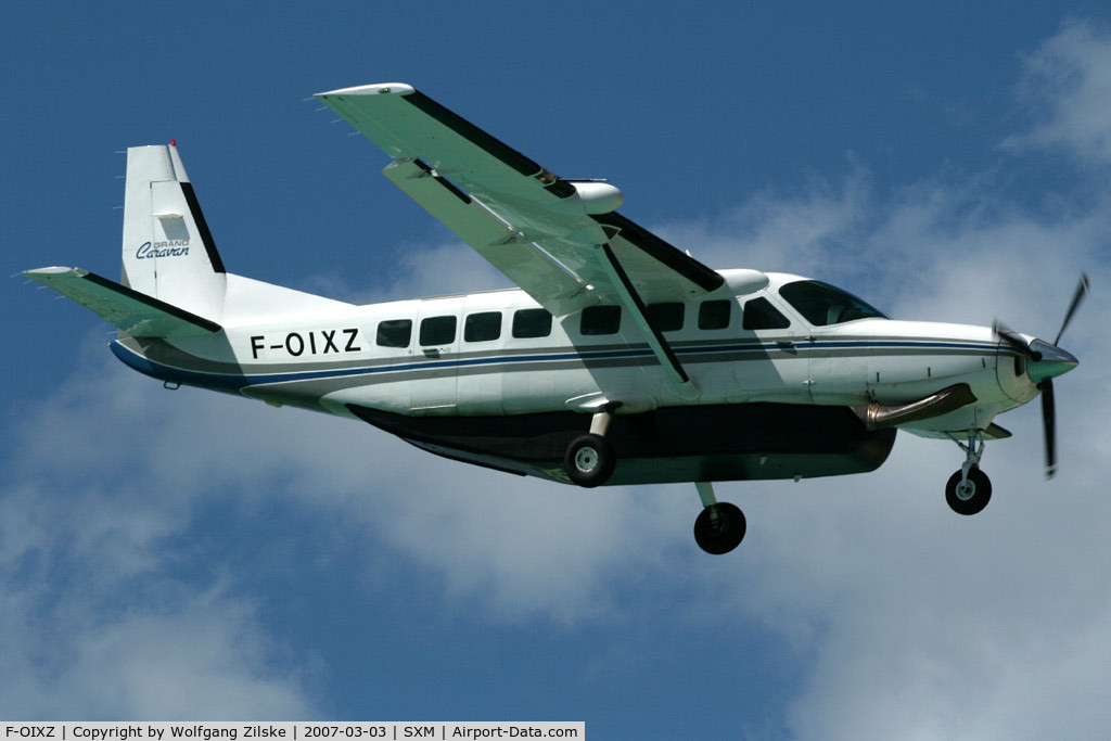 F-OIXZ, 1998 Cessna 208B Grand Caravan C/N 208B0685, visitor