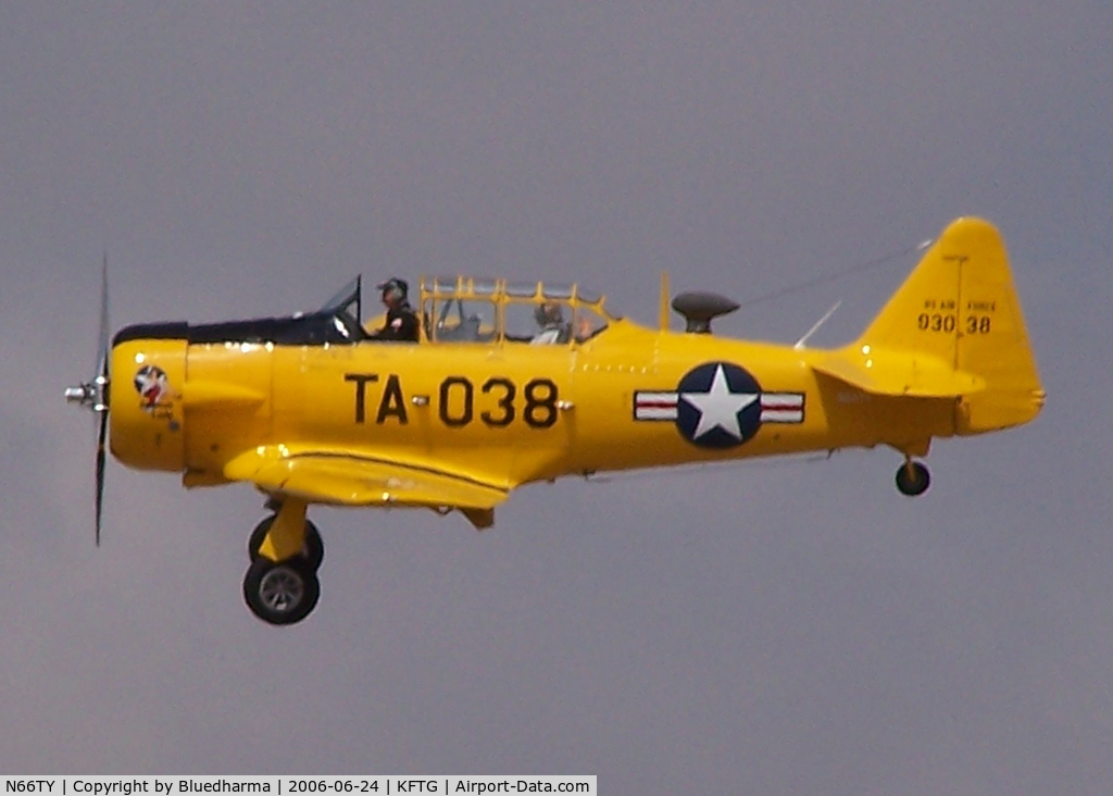 N66TY, North American T-6G Texan C/N 168-142, Landing