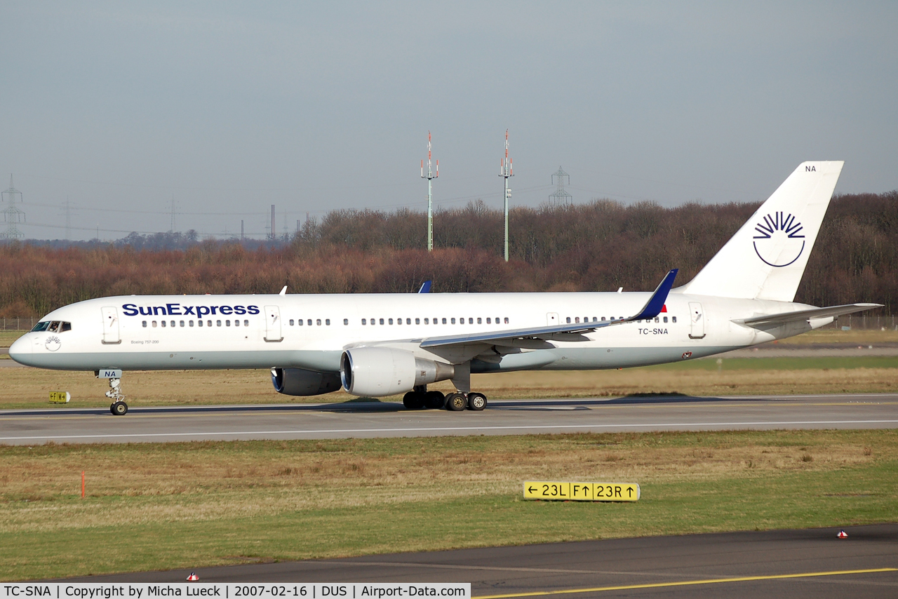 TC-SNA, 1993 Boeing 757-2Q8 C/N 25624, Ready for take-off