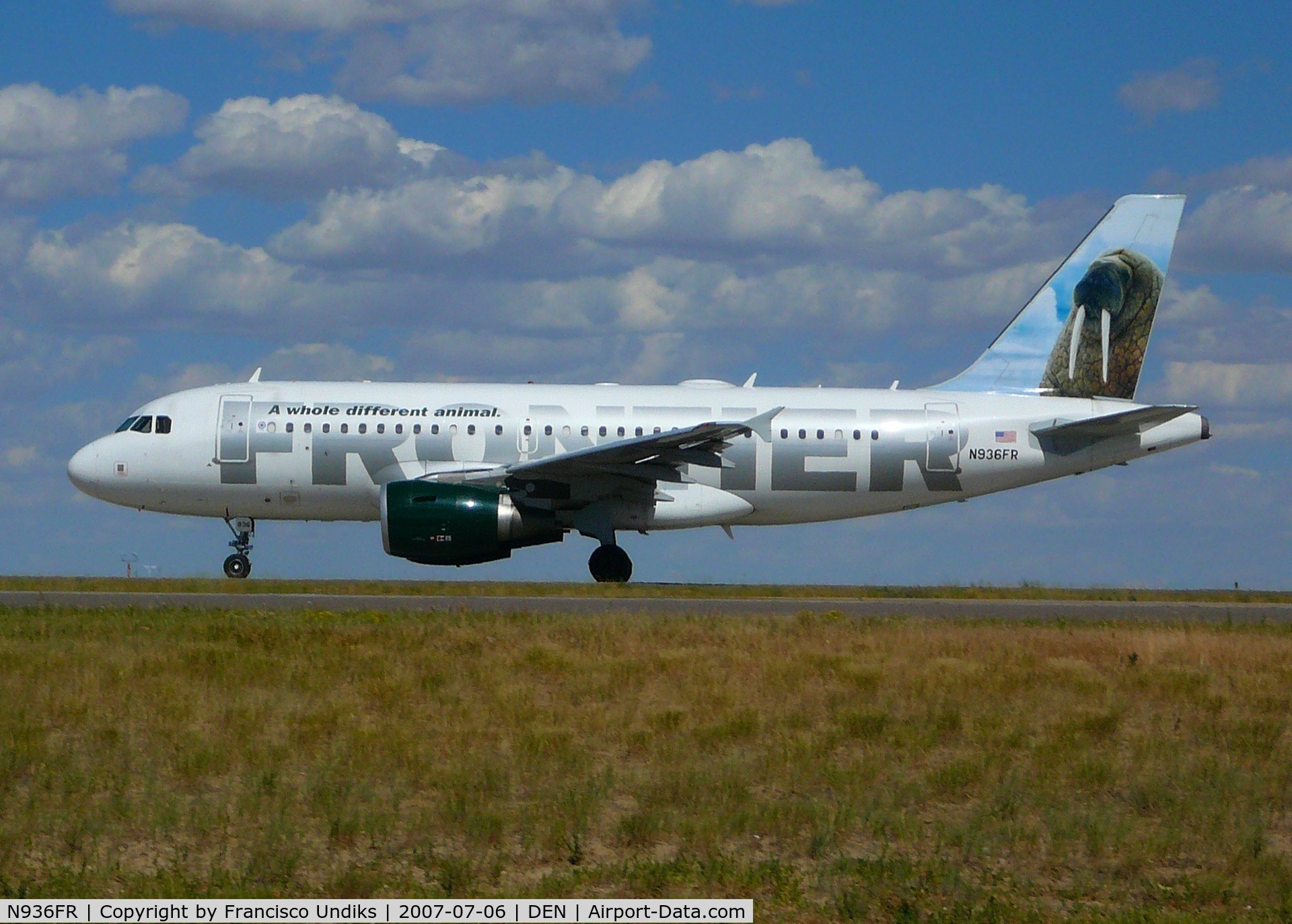 N936FR, 2005 Airbus A319-111 C/N 2392, Frontier Airlines Earl the Walrus.
