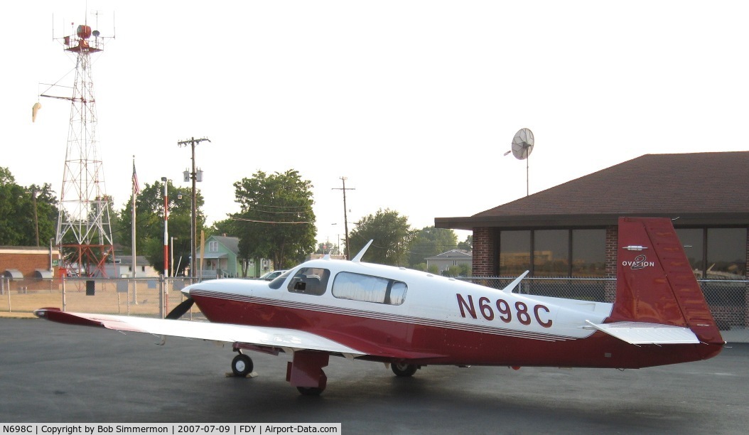 N698C, 1999 Mooney M20R Ovation C/N 29-0205, On the ramp at Findlay, OH