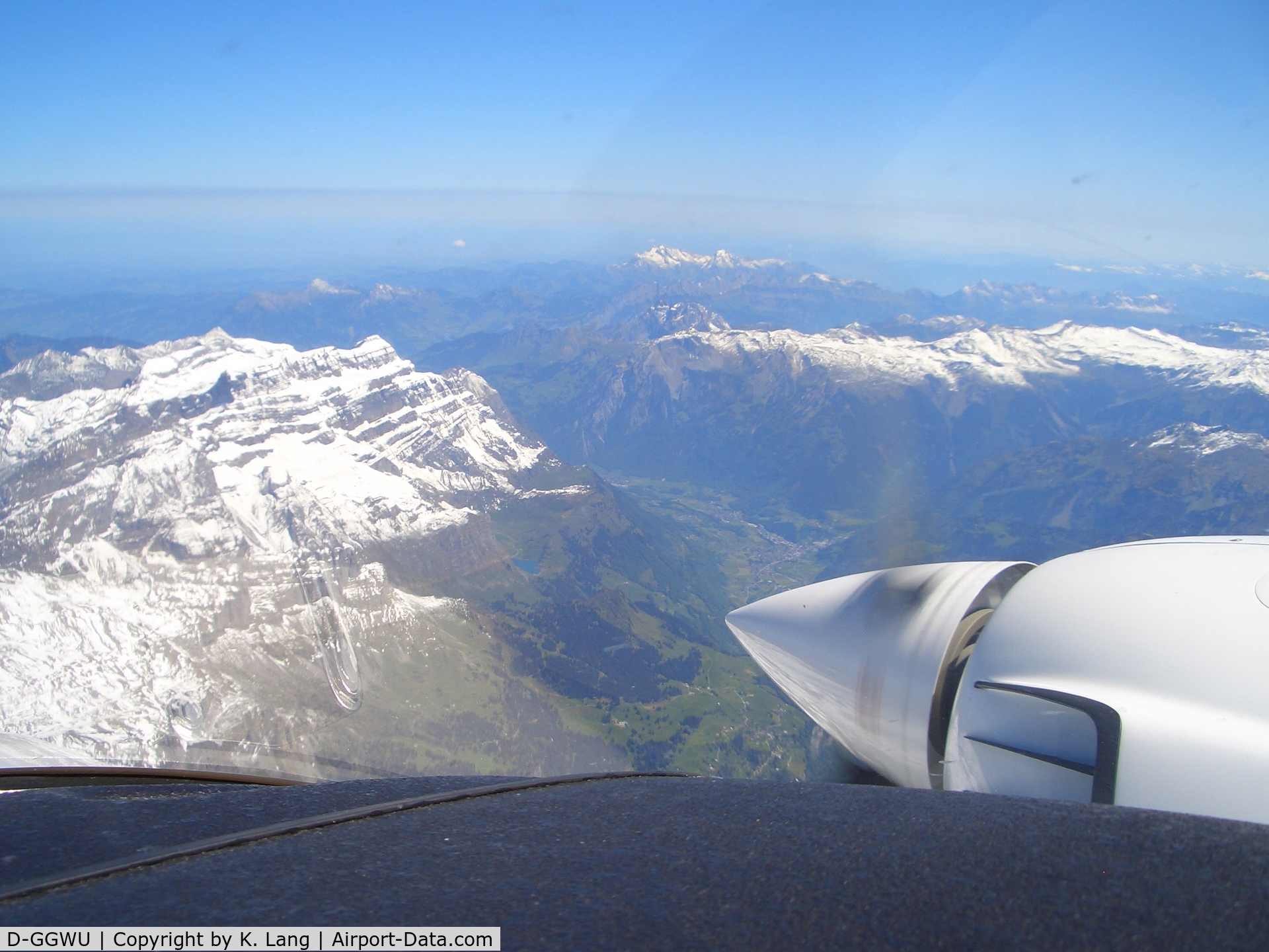 D-GGWU, 2007 Diamond DA-42 Twin Star C/N 42.220, Crossing Swiss Alps FL 140