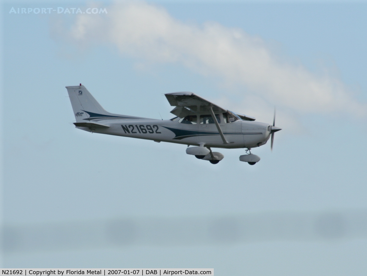 N21692, 2004 Cessna 172S C/N 172S9651, C172S