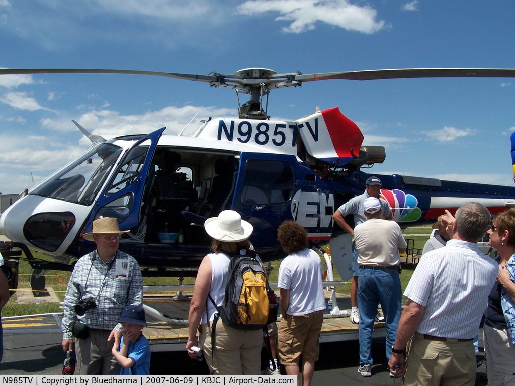 N985TV, 2003 Eurocopter AS-350B-3 Ecureuil Ecureuil C/N 3749, Denver Channel 9 News Parked