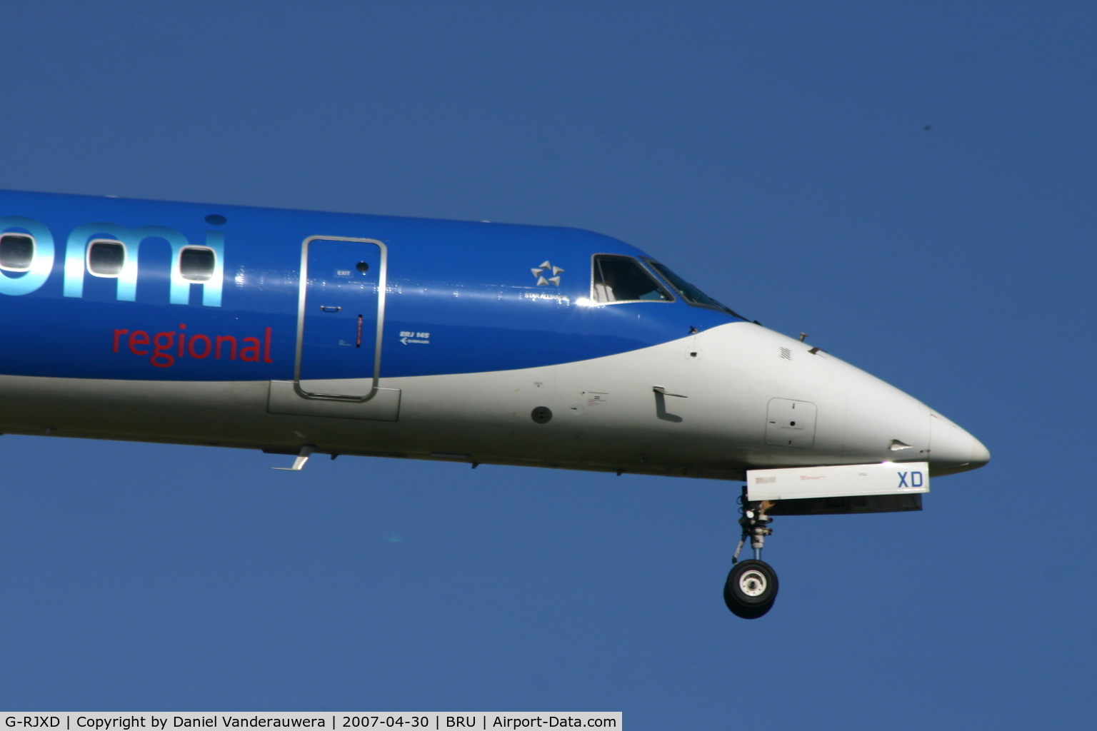 G-RJXD, 2000 Embraer EMB-145EP (ERJ-145EP) C/N 145207, shortly before landing on rwy 02