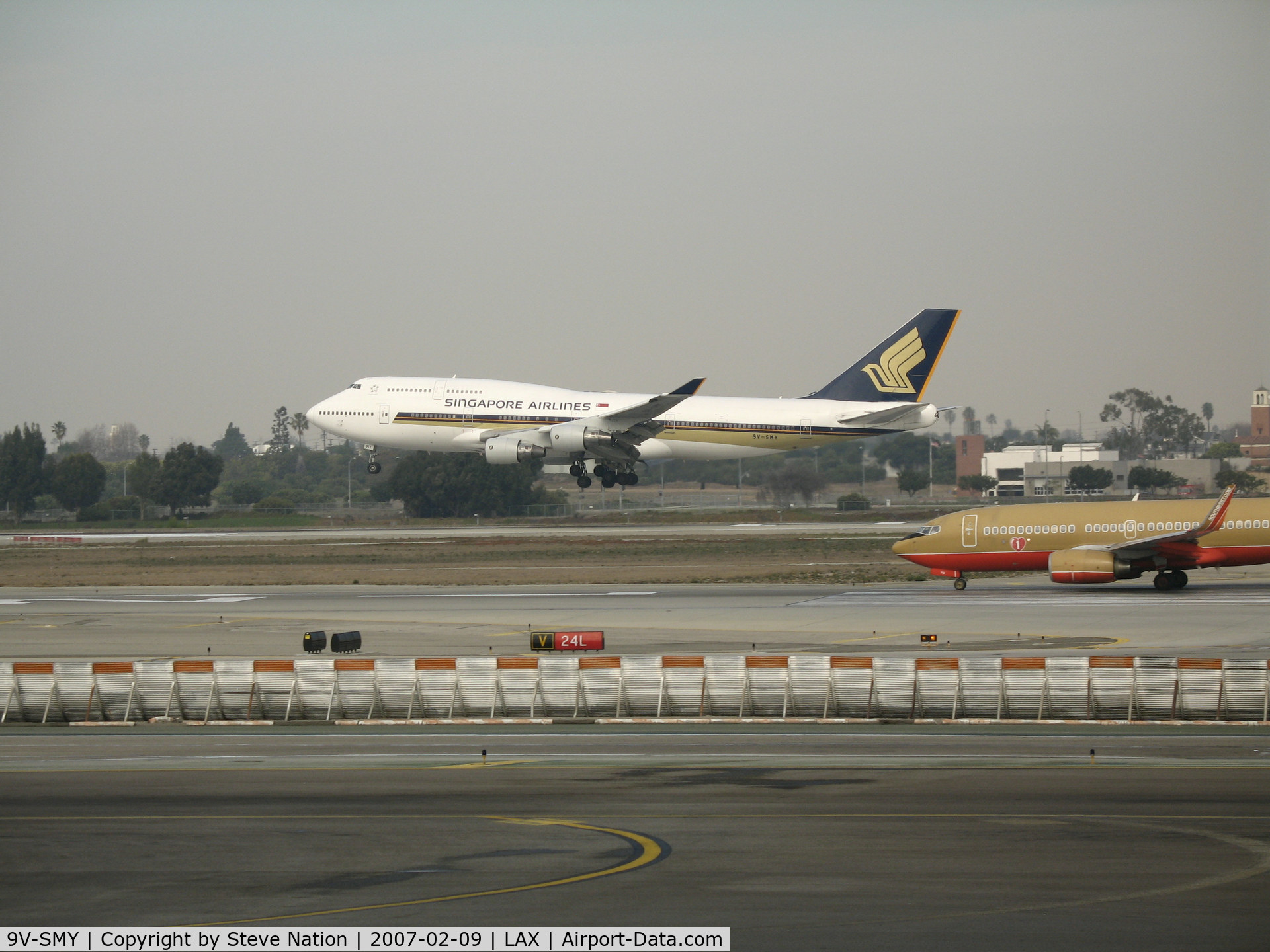 9V-SMY, 1994 Boeing 747-412 C/N 27217, Singapore Airlines 747-412 touching down @ LAX