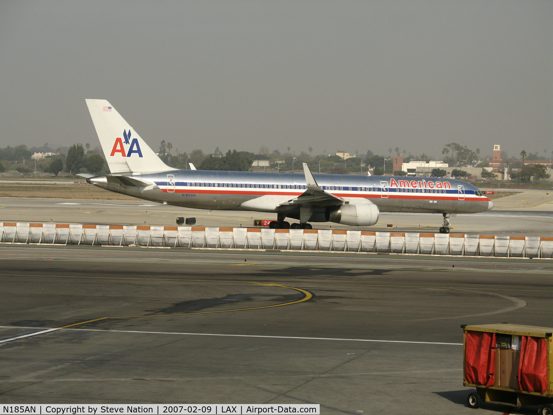 N185AN, 2001 Boeing 757-223 C/N 32379, American 757-223 taxying @ LAX