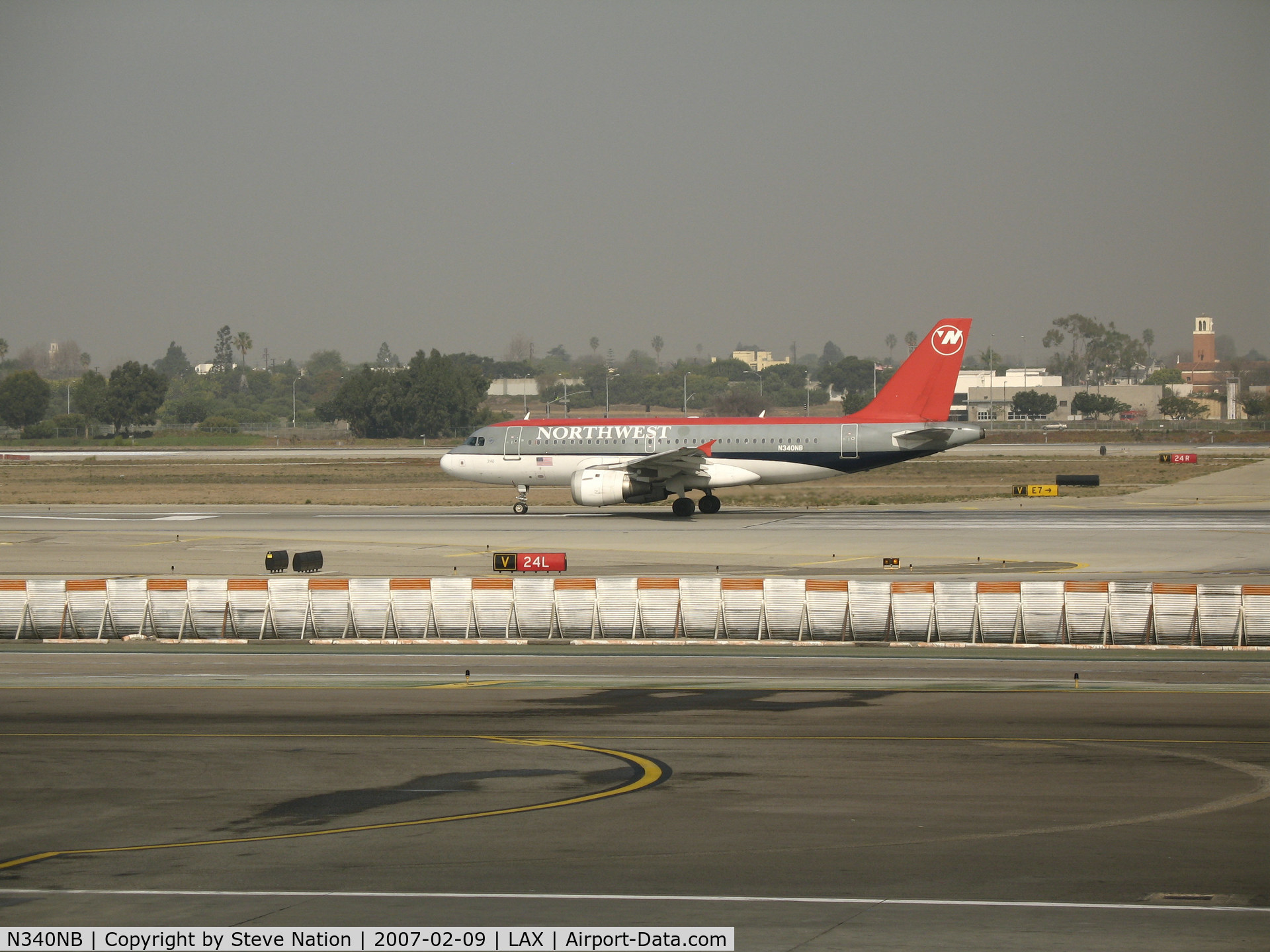 N340NB, 2002 Airbus A319-114 C/N 1714, Northwest A319-114 rolling @ LAX