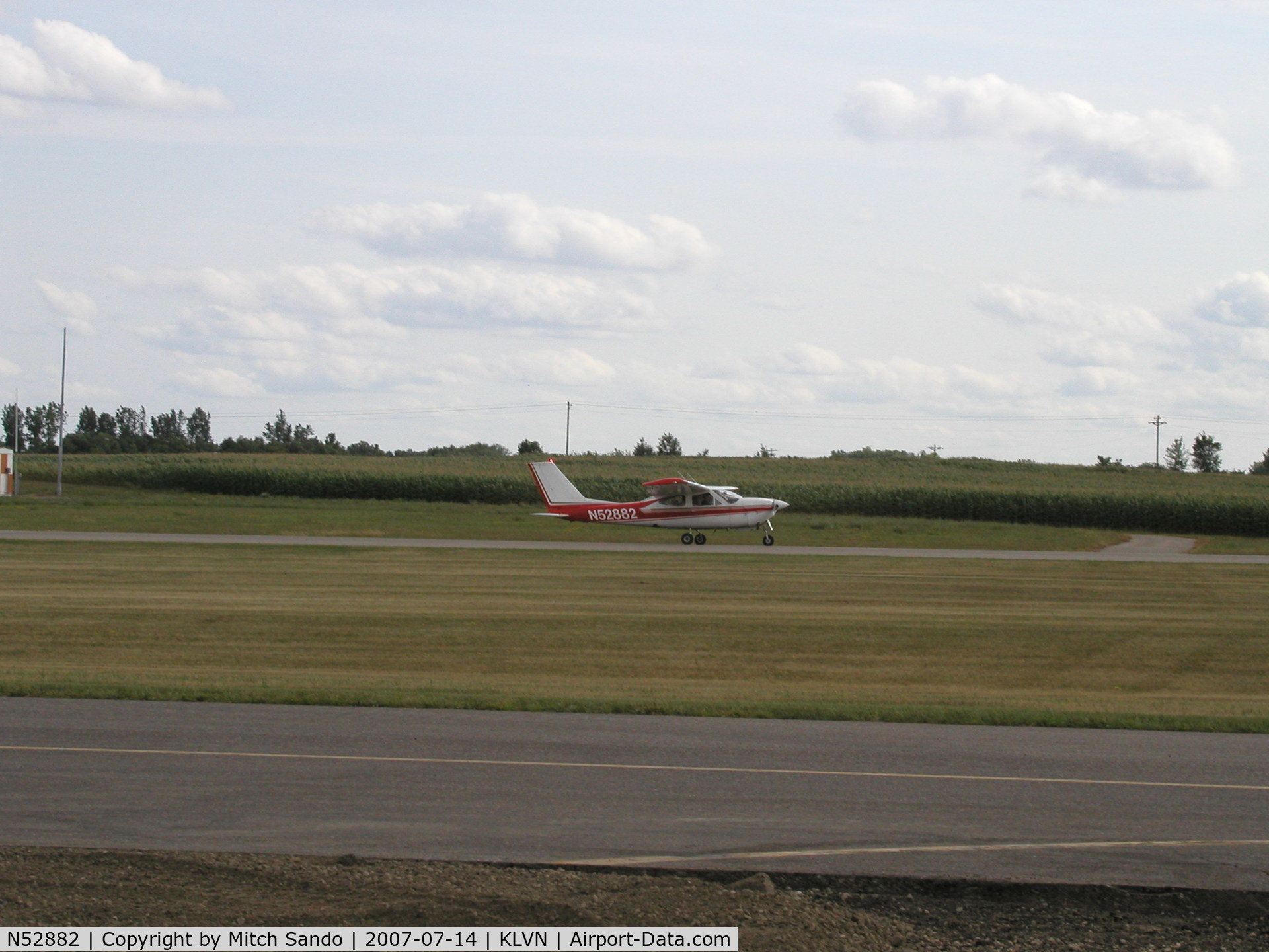 N52882, 1977 Cessna 177RG Cardinal C/N 177RG1299, Cardinal landing Runway 30 at Airlake after coming in from Wisconsin Rapids (ISW).