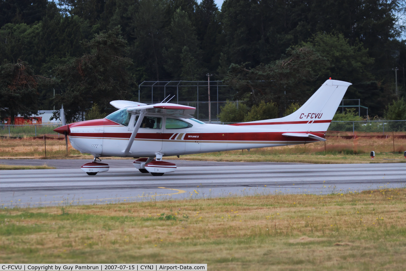 C-FCVU, 1978 Cessna 182Q Skylane C/N 18266592, Lining up for take off