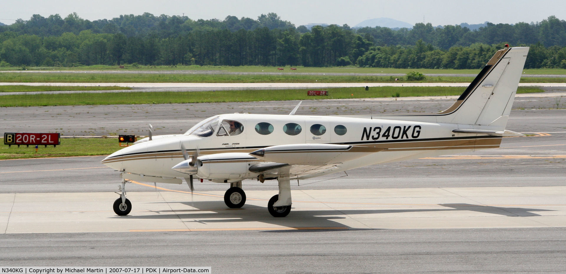N340KG, 1982 Cessna 340A C/N 340A1505, Taxing back from flight