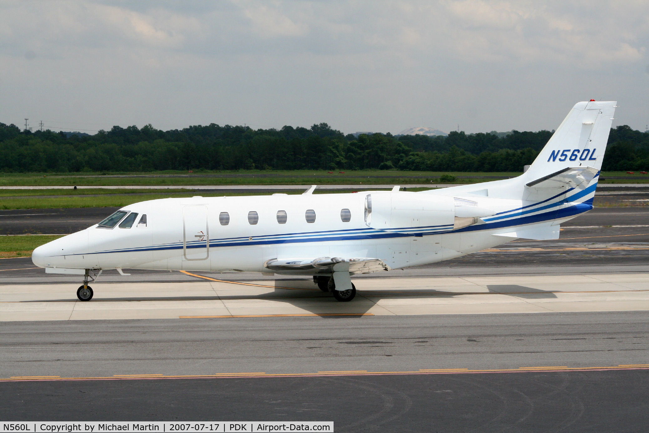 N560L, 1998 Cessna 560XLS Citation Excel C/N 560-5011, Taxing to Epps Air Service