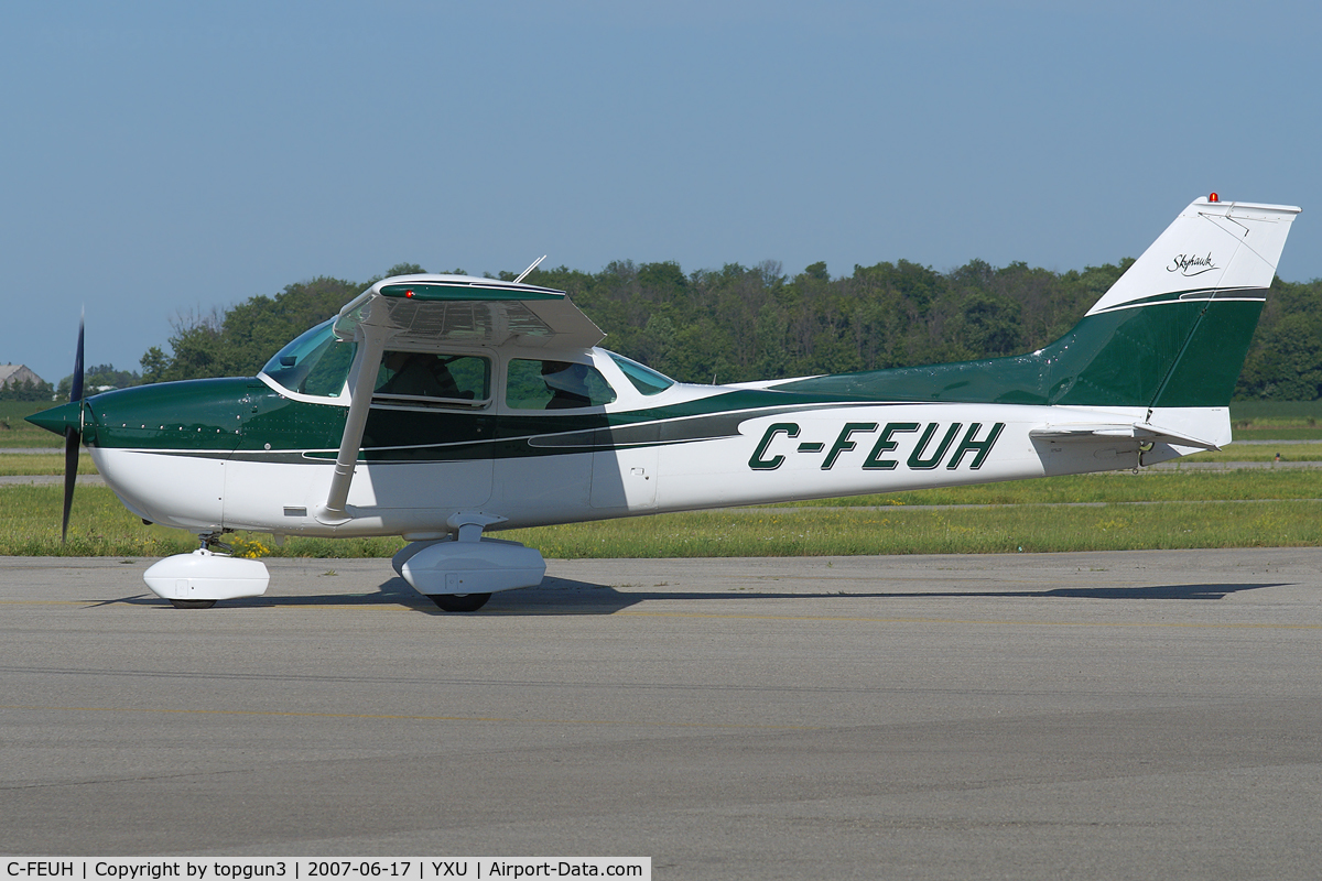 C-FEUH, 1974 Cessna 172M C/N 17262747, Taxiing on Alpha.