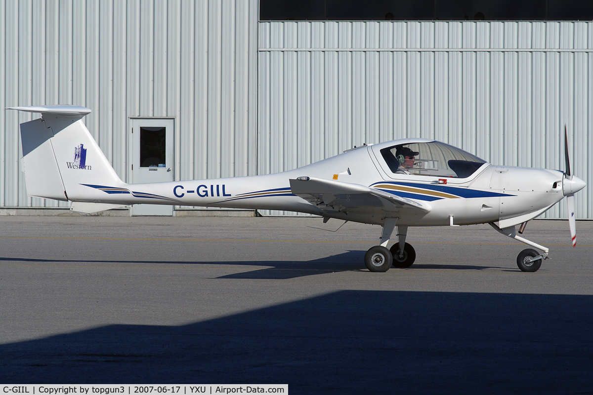 C-GIIL, 2001 Diamond DA-20C-1 Eclipse C/N C0137, Taxiing across Ramp III.