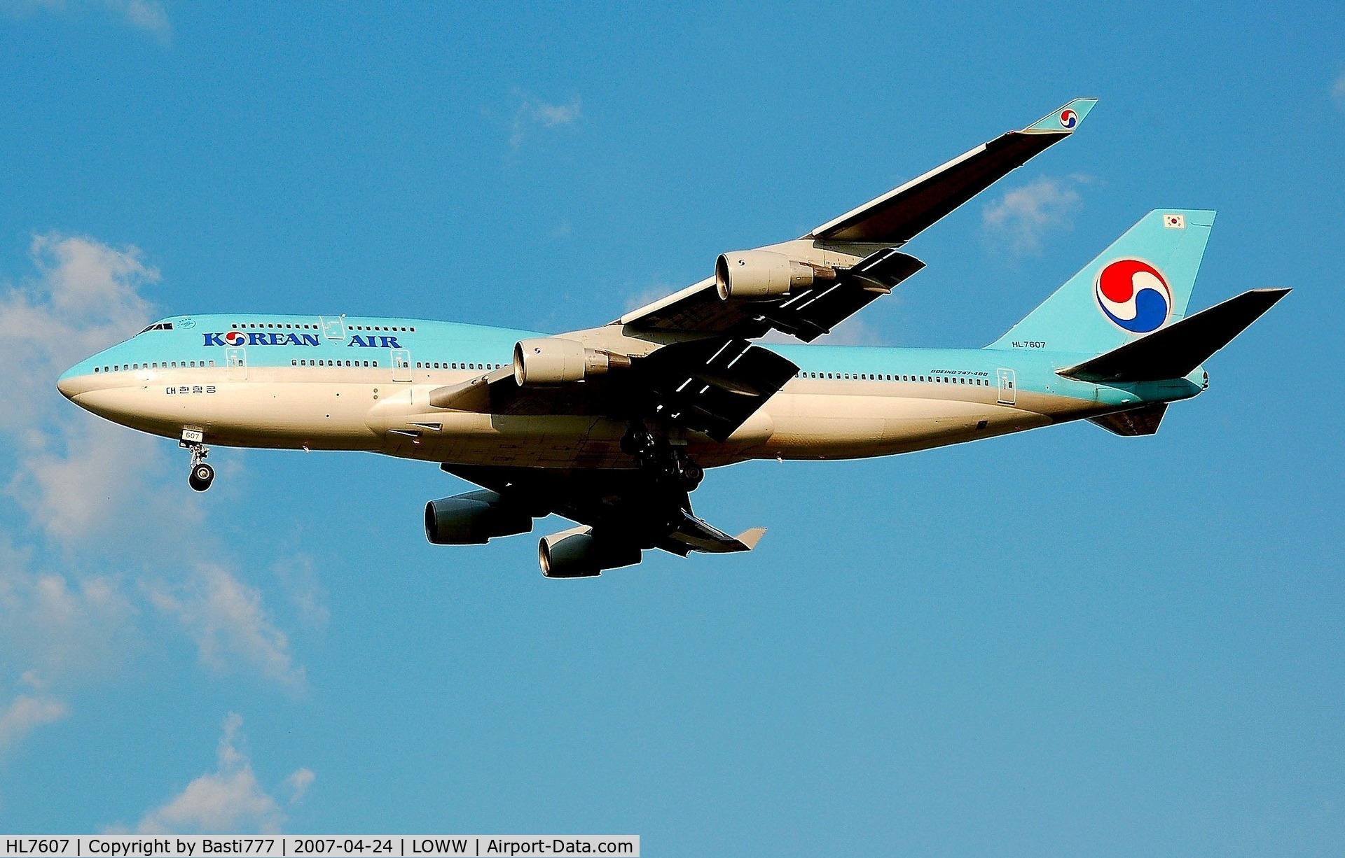 HL7607, 1989 Boeing 747-4B5 C/N 24198, Landing from seoul in vienna at runway 34