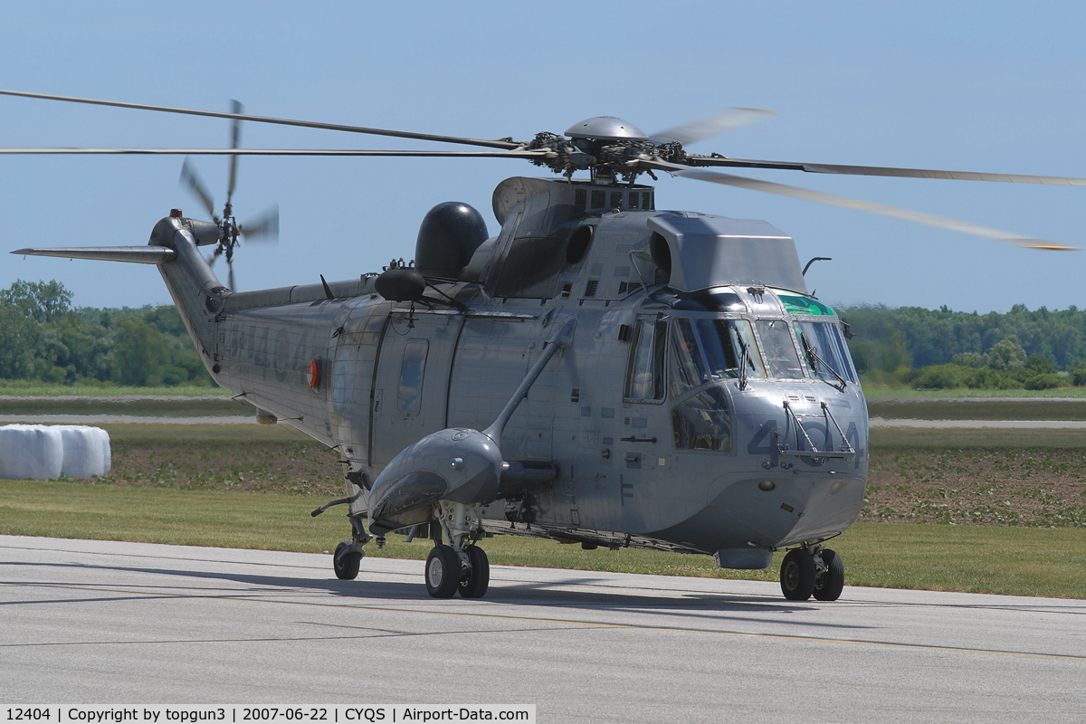 12404, Sikorsky CH-124A Sea King C/N 61219, Arriving for an Airshow.