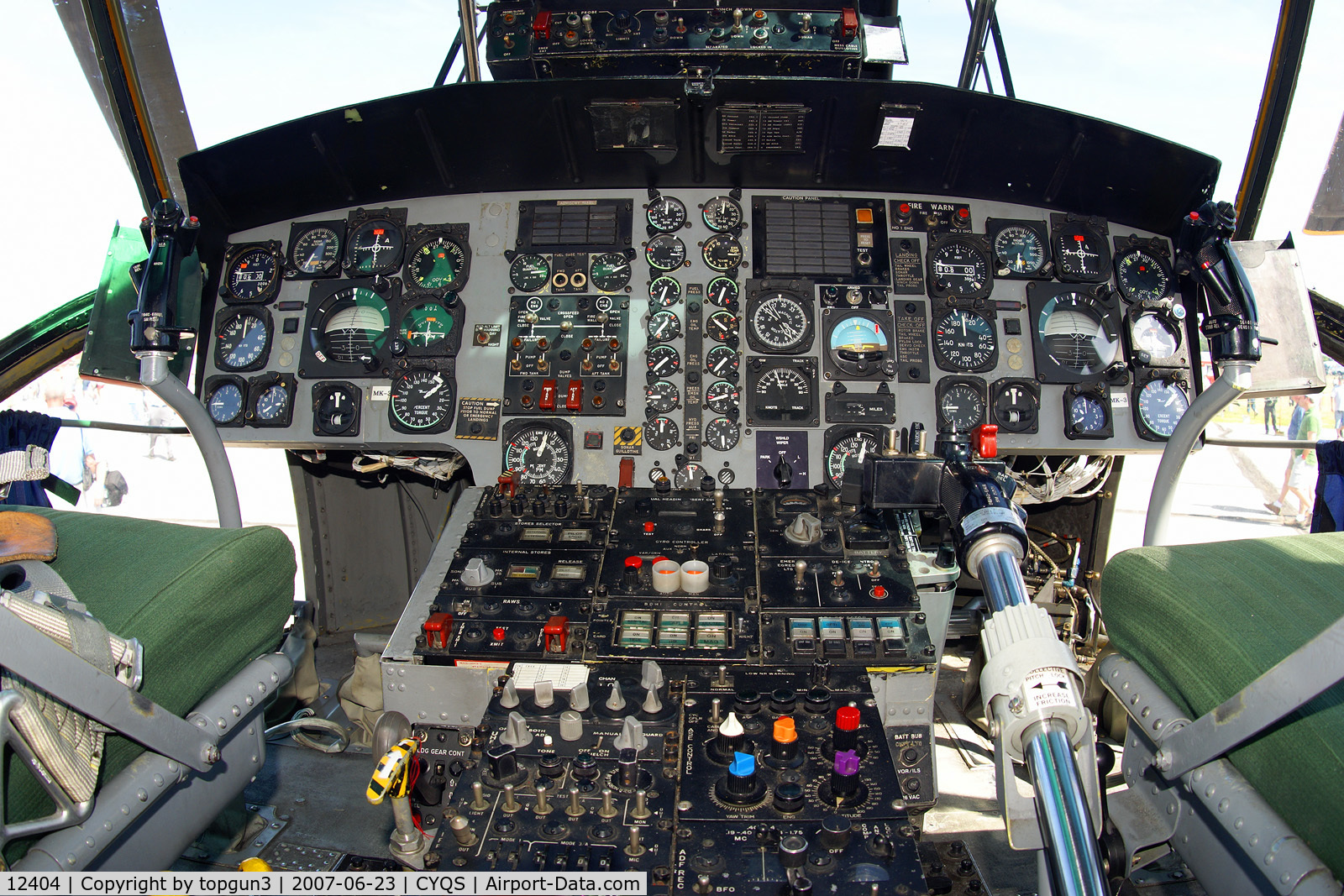 12404, Sikorsky CH-124A Sea King C/N 61219, Lower instrument panel.