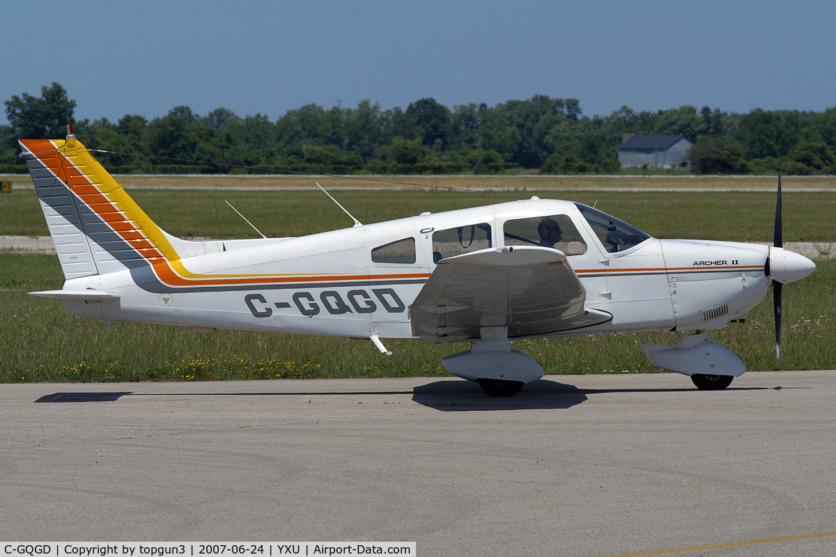 C-GQGD, 1977 Piper PA-28-181 Archer C/N 28-7790587, Taxiing on alpha for departure.