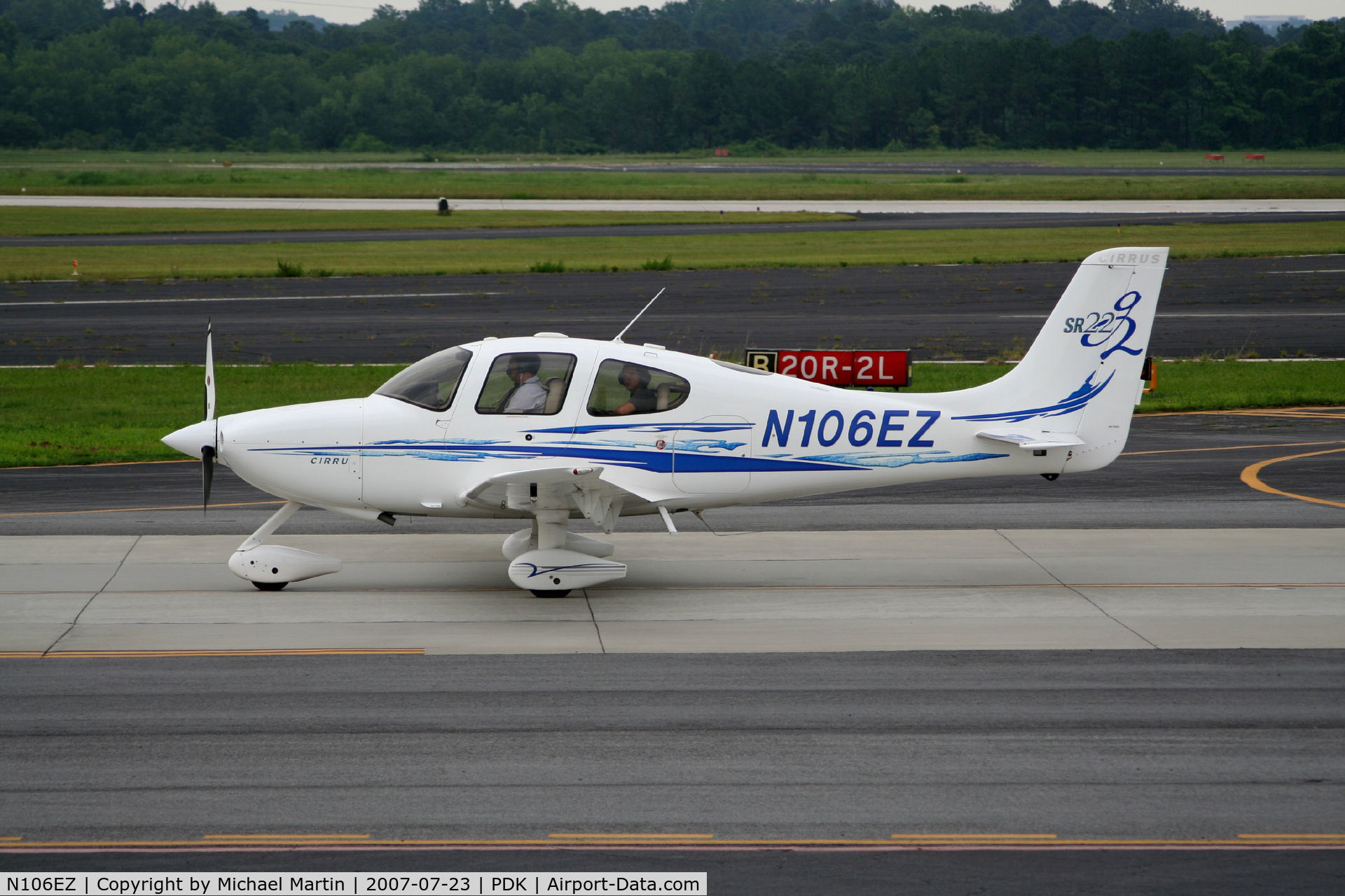 N106EZ, 2006 Cirrus SR22 G2 C/N 2044, Taxing to Epps Air Service