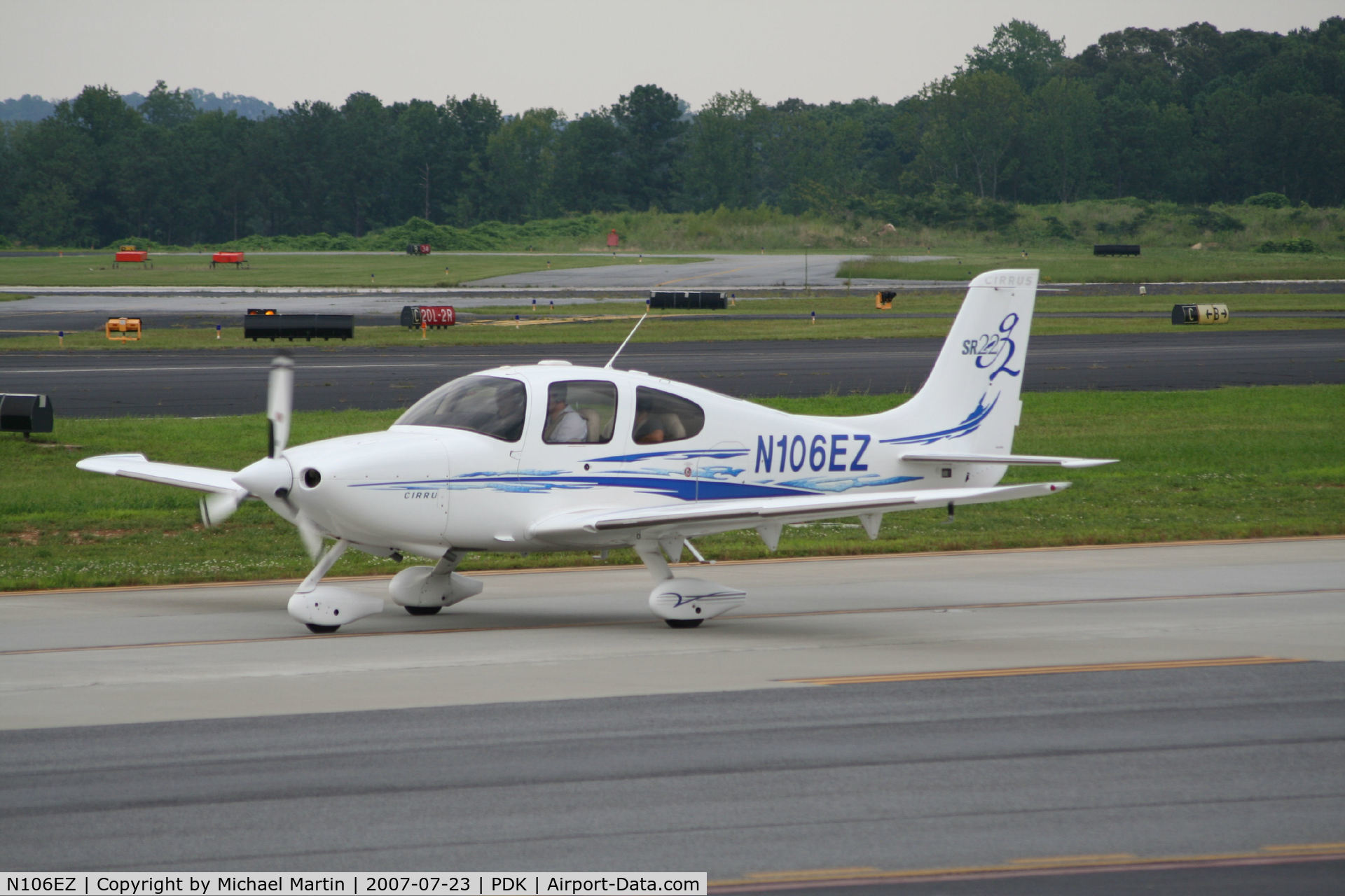 N106EZ, 2006 Cirrus SR22 G2 C/N 2044, Taxing to Epps Air Service