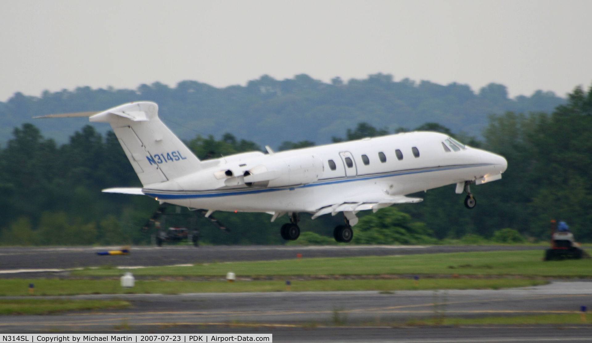N314SL, 2000 Cessna 650 C/N 650-7115, Departing PDK enroute to SUS