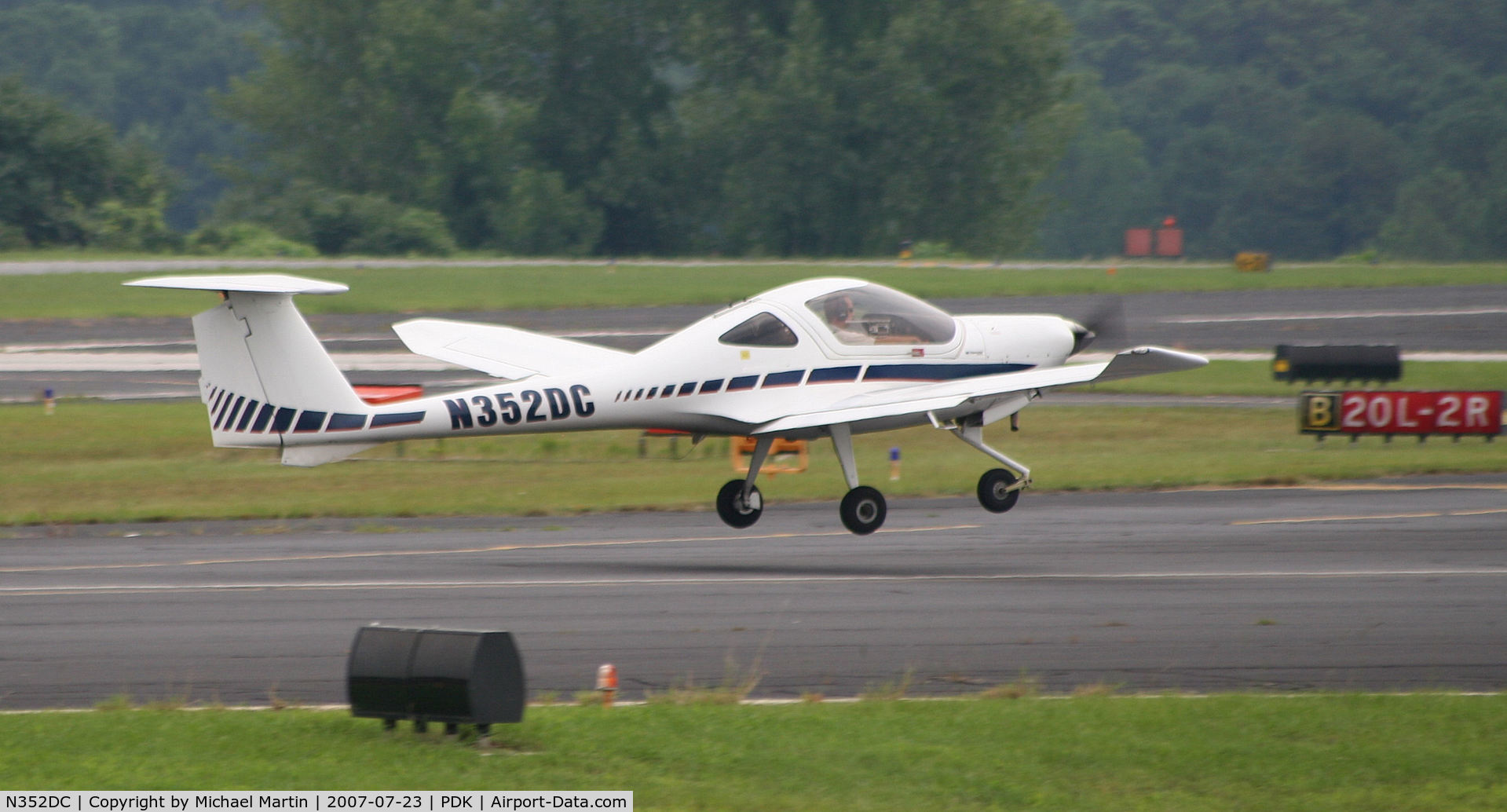 N352DC, 2005 Diamond DA-20C-1 Eclipse C/N C0352, Taking off from Runway 20R