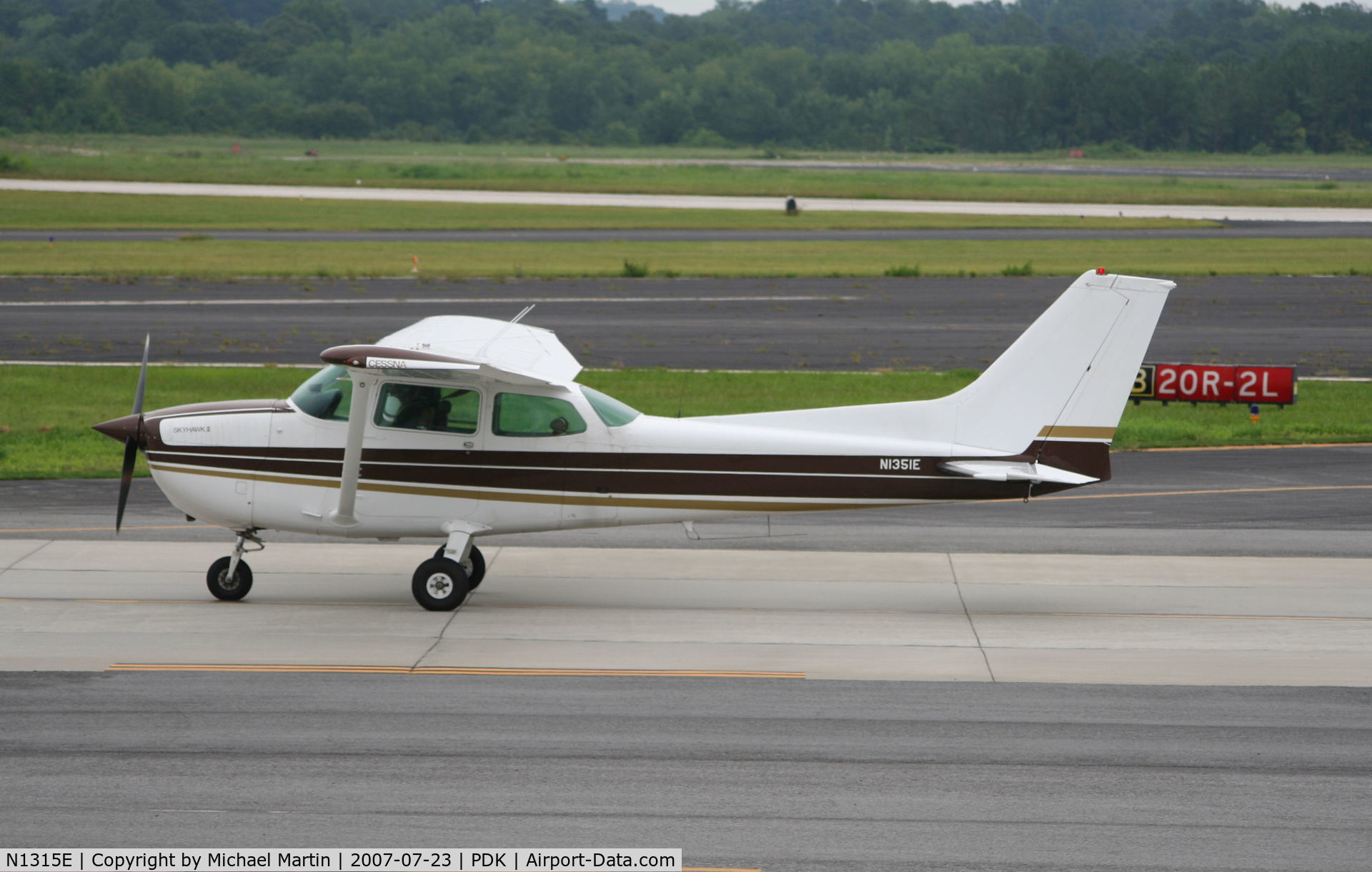 N1315E, 1978 Cessna 172N C/N 17270951, Taxing to Runway 20R